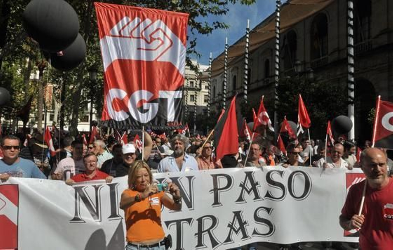 Los sindicatos recorren las calles del centro de la capital.

Foto: Manuel Gómez