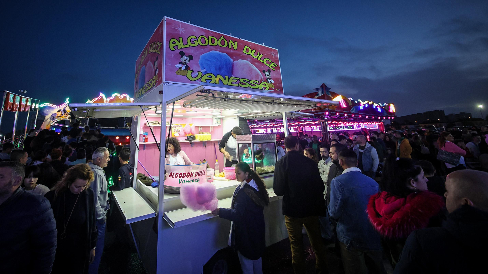 Lleno absoluto en el parque de atracciones de Jerez