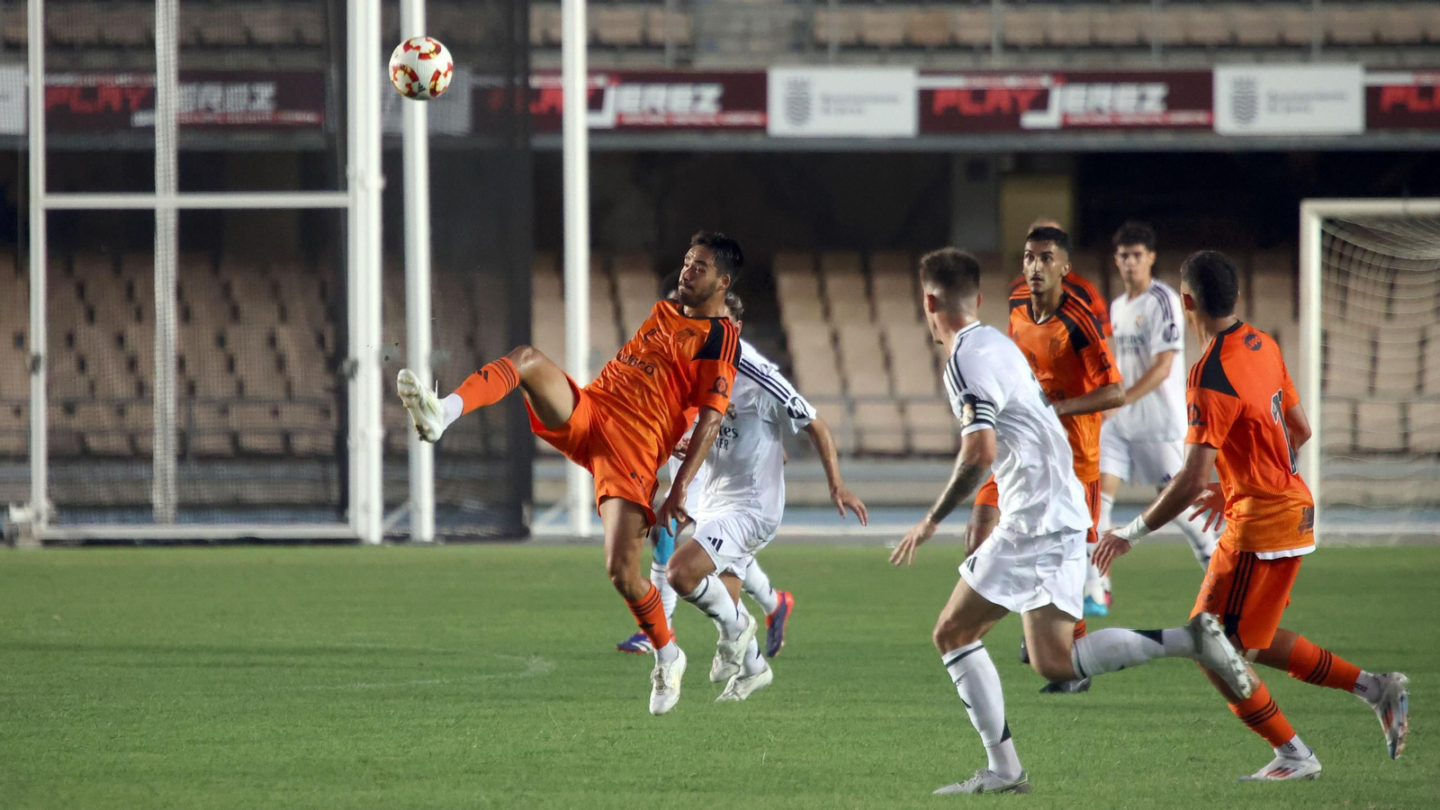 Las mejores imágenes del Xerez CD contra el Real Madrid C en el IX Trofeo Rafa Verdú