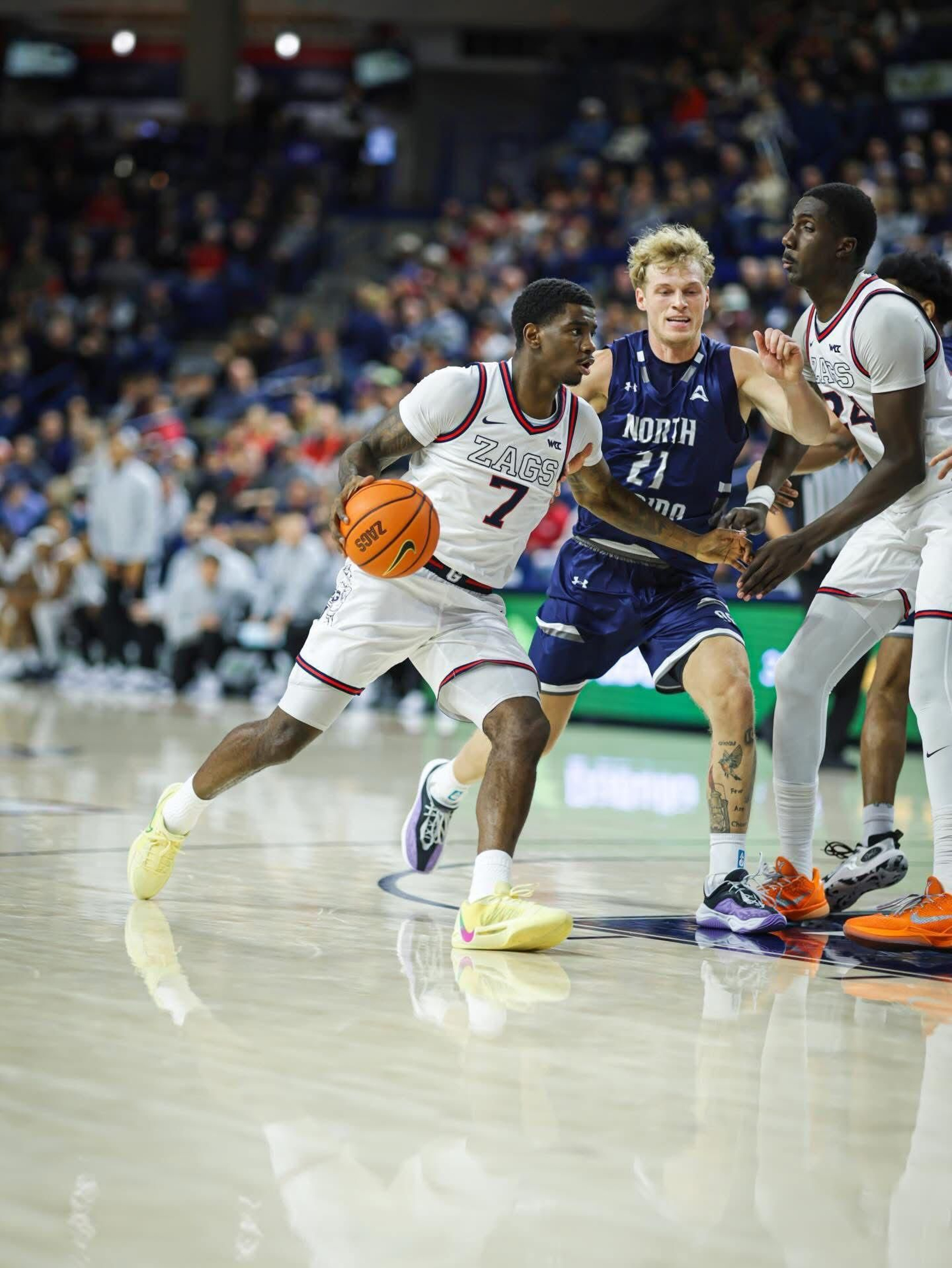 Mario Saint-Supéry, 13 puntos y siete asistencias en la NCAA