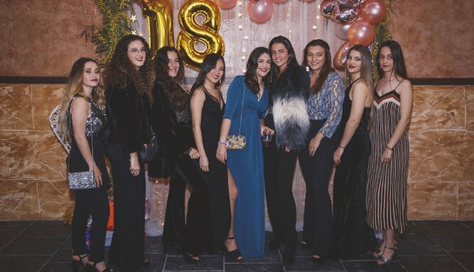 Anabel Domínguez, Gloria Moreno, Lucía de la Cruz, Paula Ruiz, la anfitriona, Ángela Marín, Isa Chozas, Marcela Viqueira y María Ávila.