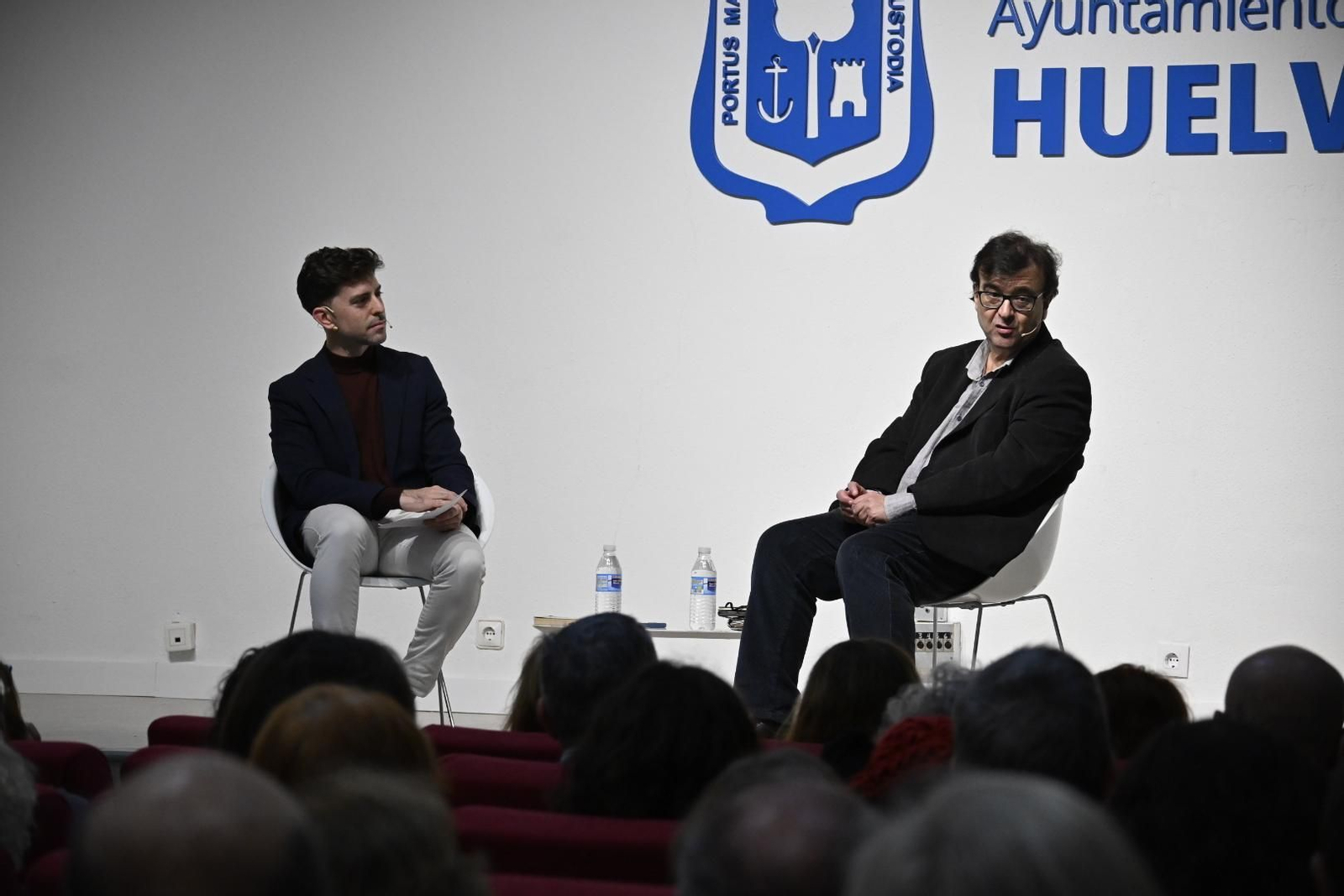 Imágenes del encuentro con el escritor Javier Cercas en Huelva