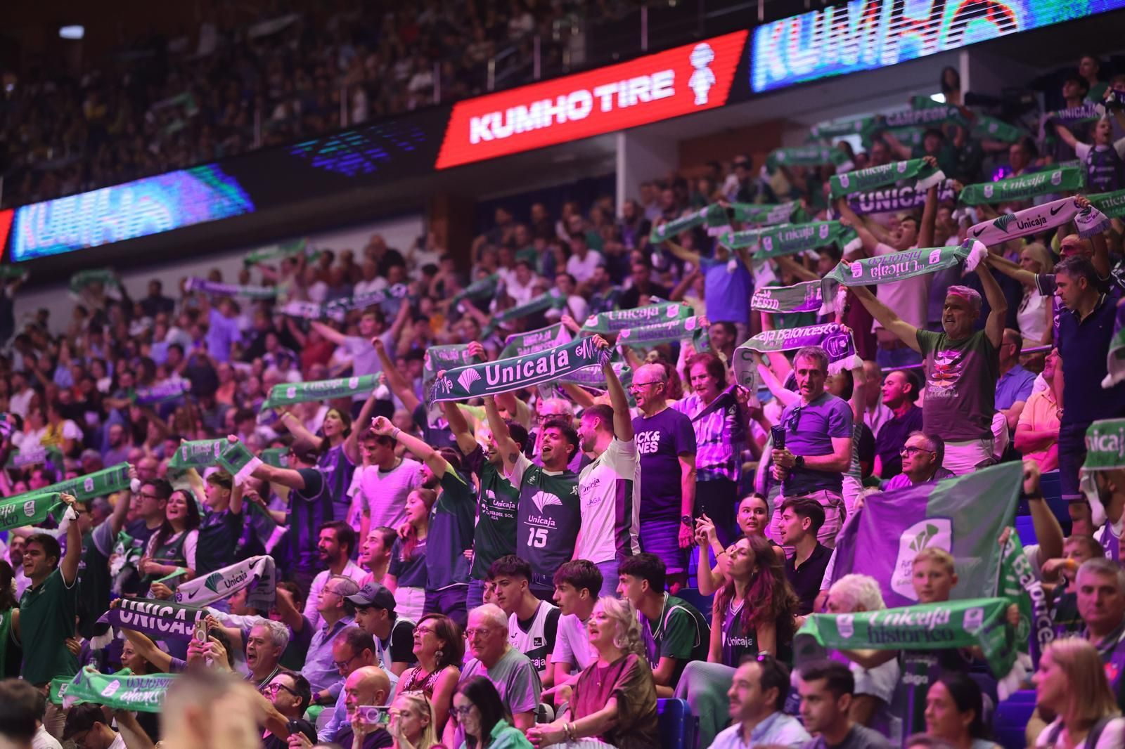 Búscate en las gradas del Carpena en las semifinales de Supercopa entre Unicaja y Valencia Basket