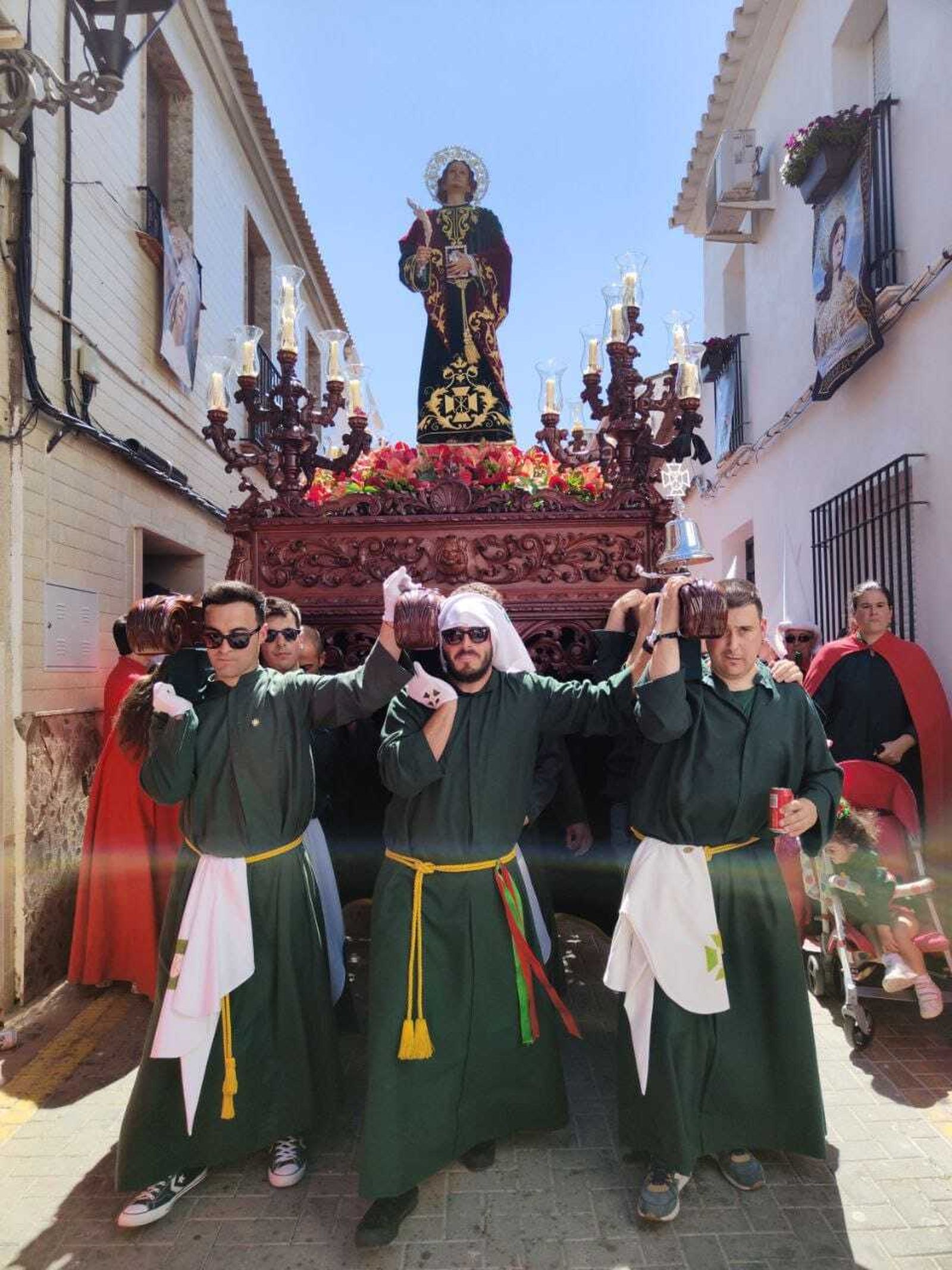 Viernes Santo en Santaella: la procesión de La salida de Jesús, en imágenes