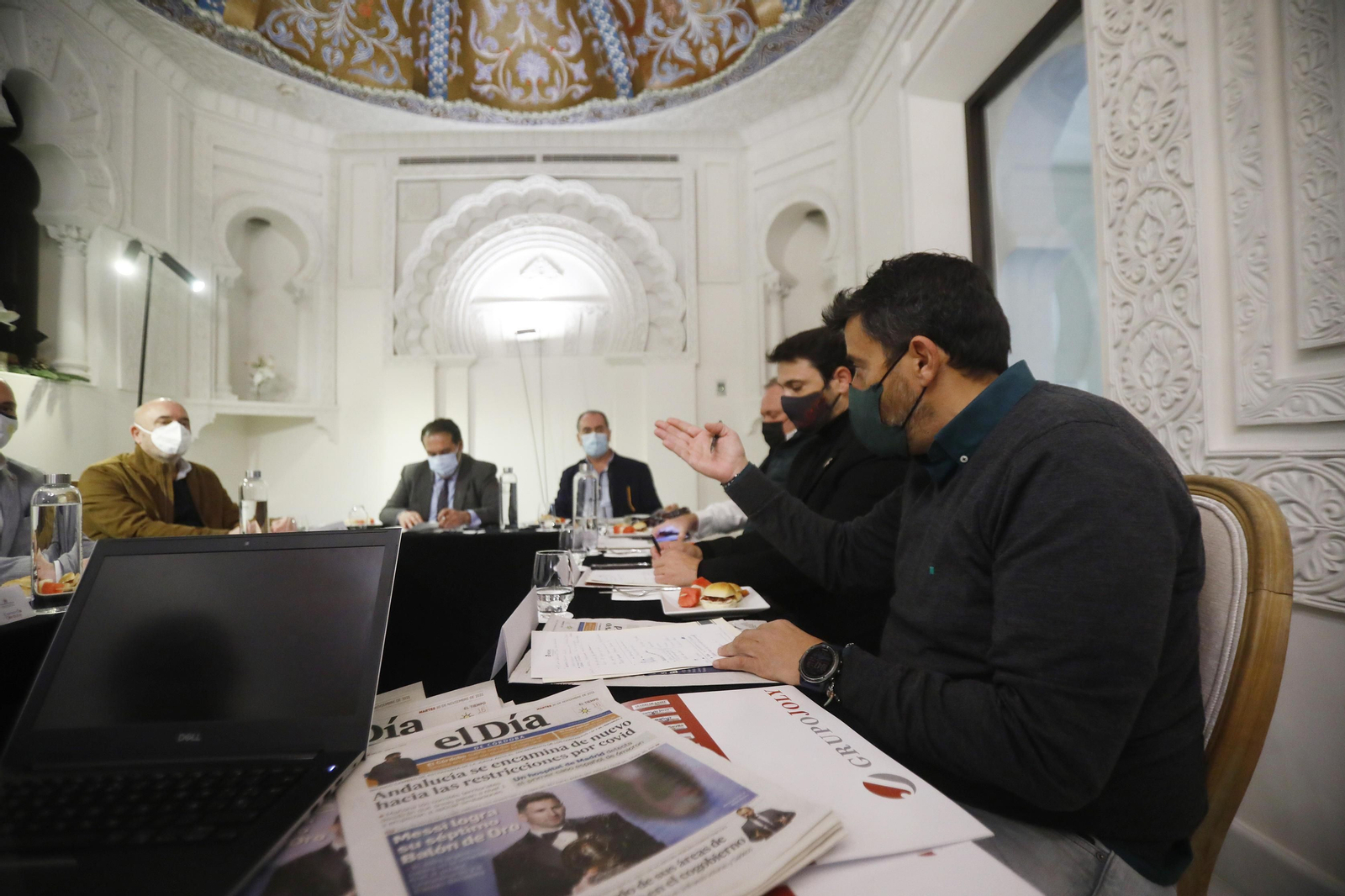 La mesa de redacción de 'el Día' sobre comercio digital, en fotografías