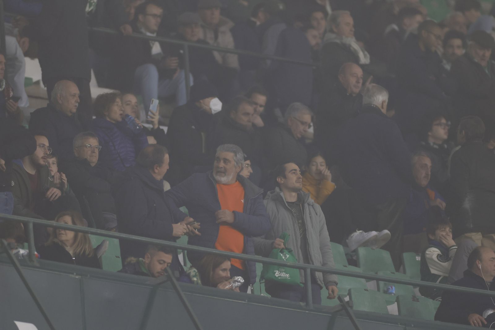 Búscate en las fotos del Betis-Barcelona