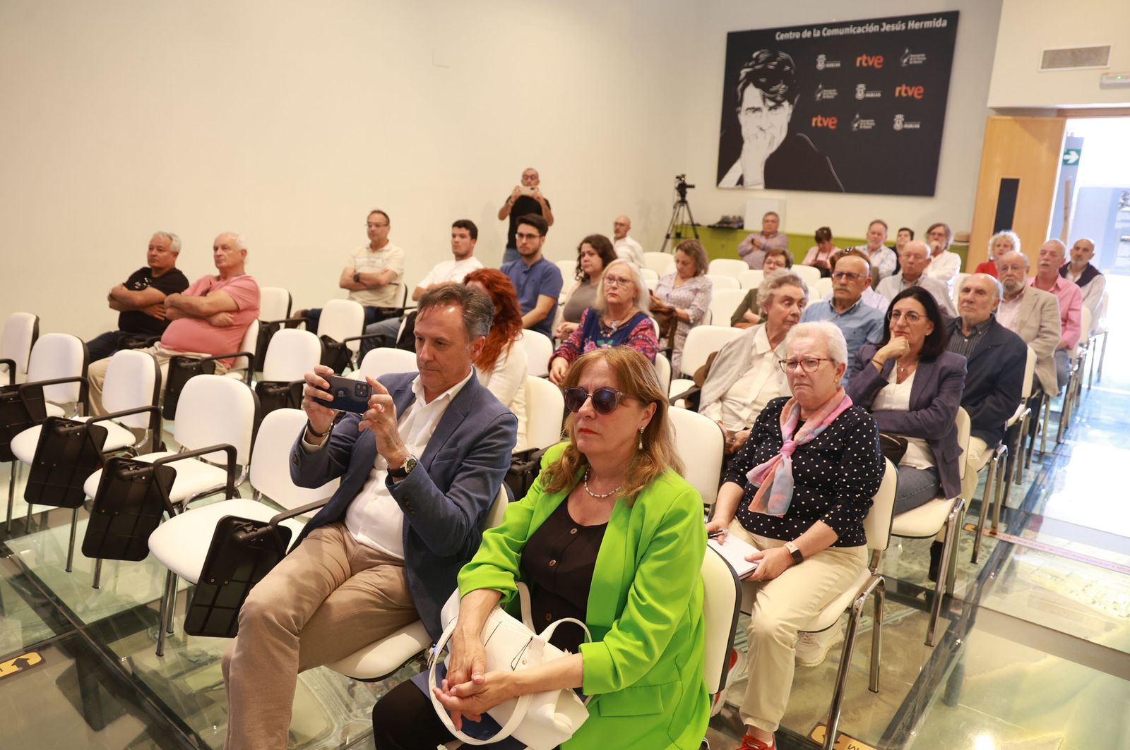 Imágenes de  la conferencia 'José Isidoro Morales y la libertad de prensa' del profesor Manuel José de Lara en  el Centro de la Comunicación Jesús Hermida