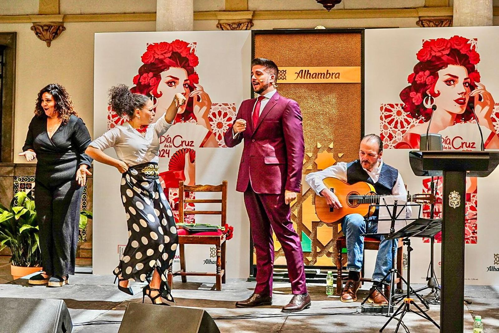 Momento de la sevillana con Tatiana Garrido al baile.