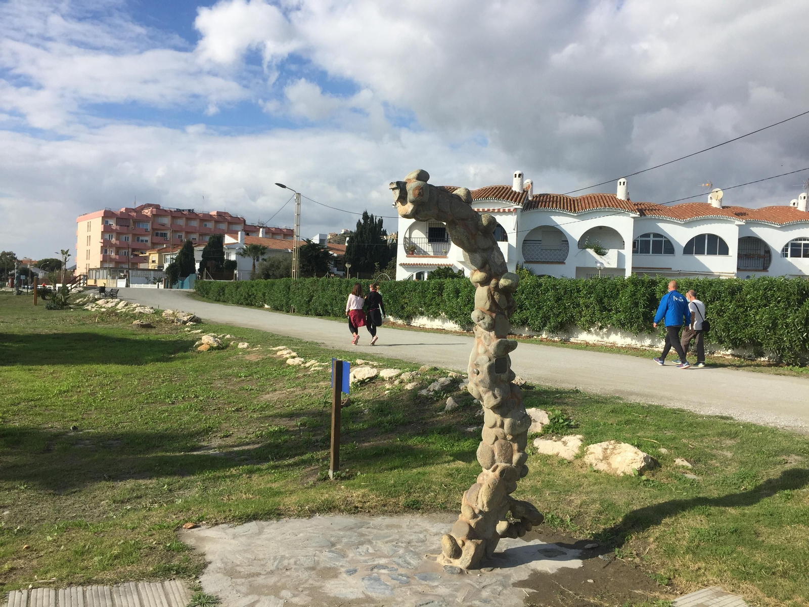 Aspecto del sendero de Torre de Benagalbón esta semana.