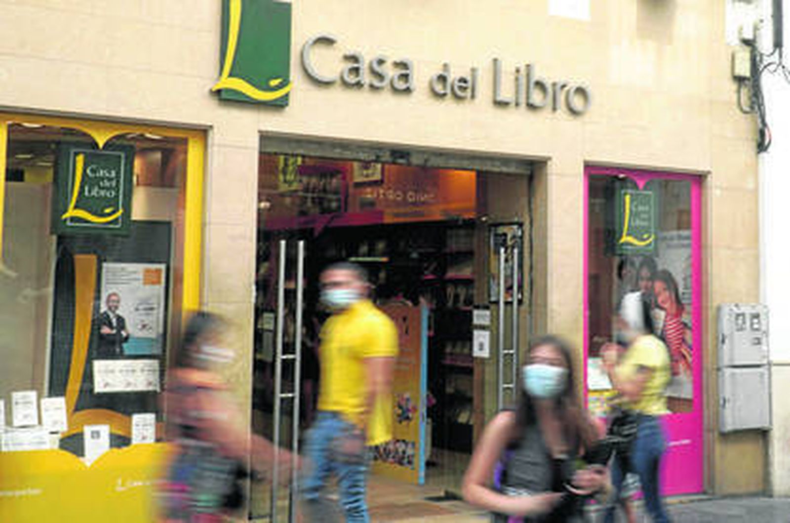 Una casa con puertas de papel y ventanas de sueños