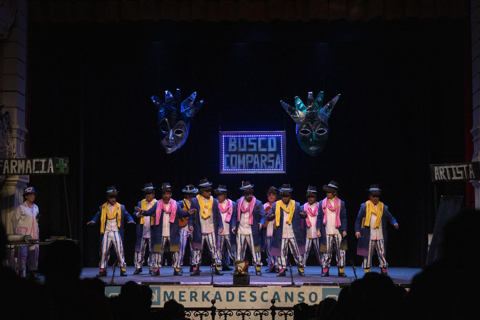 Imágenes de la actuación de la murga de Huelva 'Los derrotaos (Una comparsa reconvertía...)' en el Carnaval Colombino