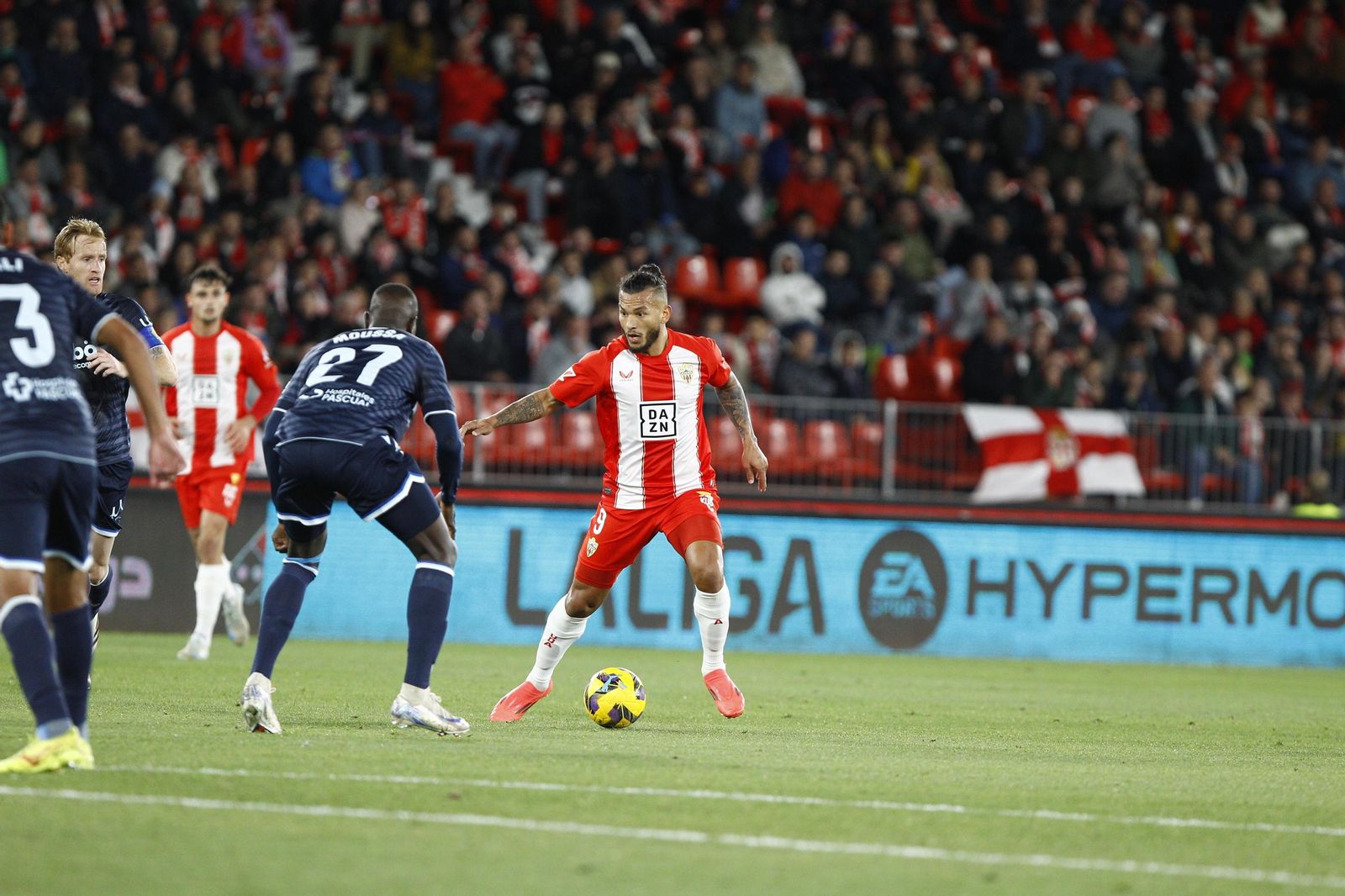 La U.D. Almería empata a uno contra el Cádiz y es campeón de invierno, en imágenes