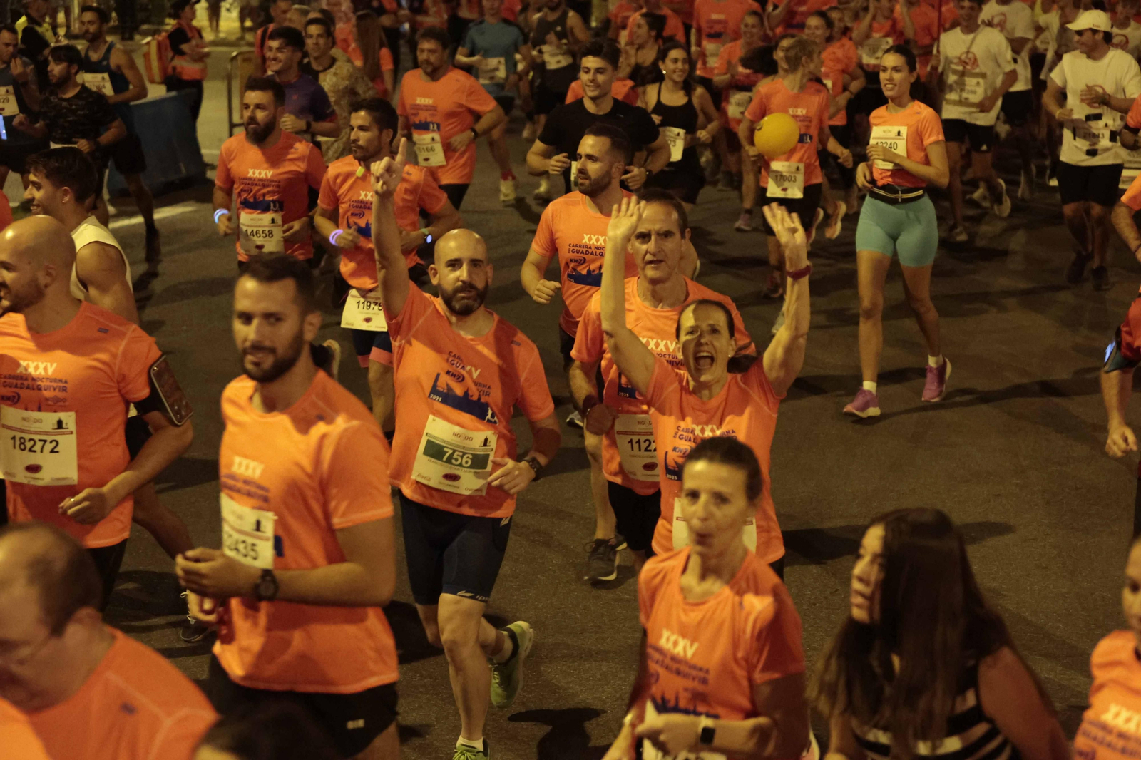 Búscate en las fotos de la Carrera Nocturna (II)