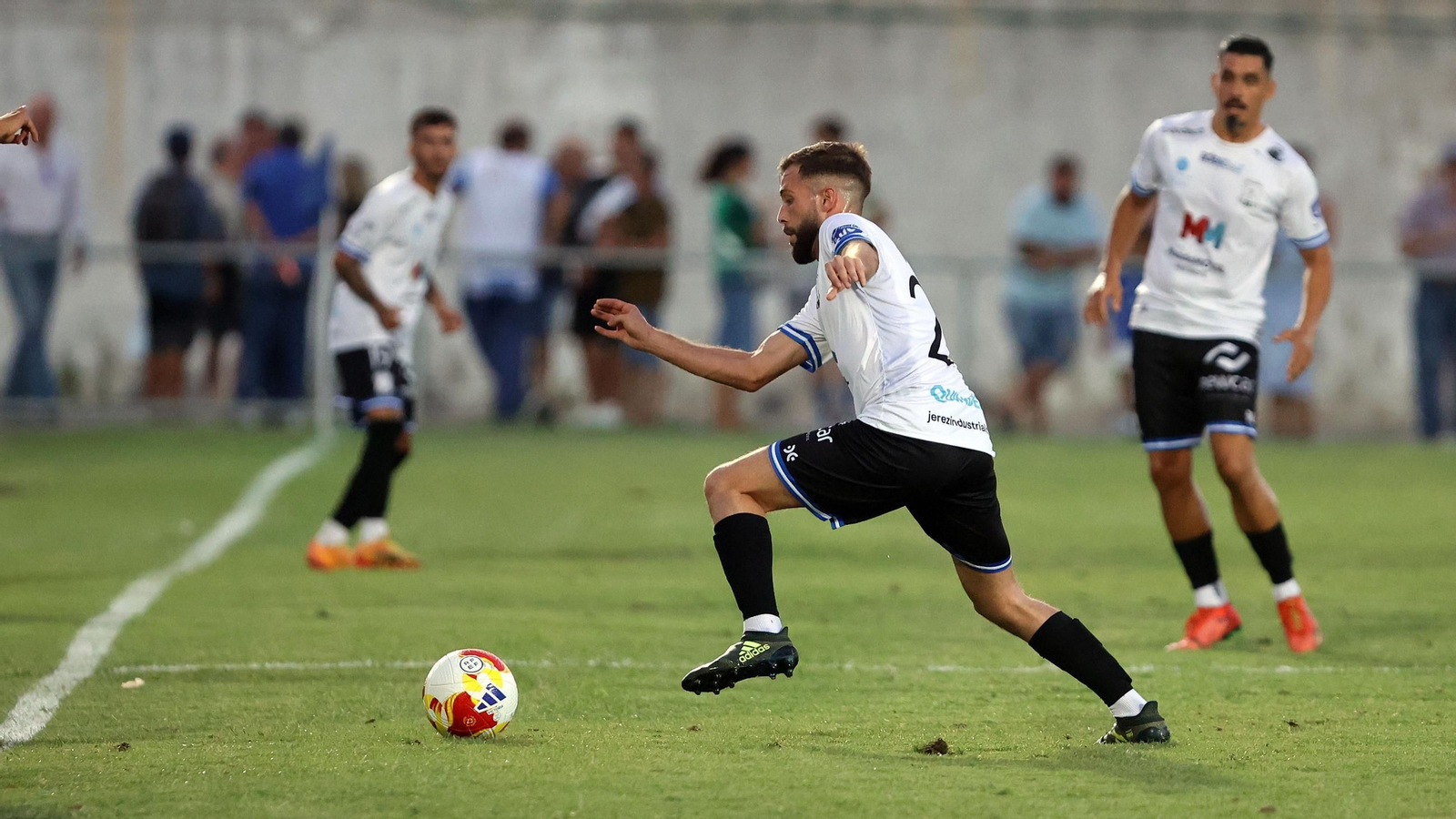 Imágenes del Trofeo Pedro Garrido entre el Jerez Industrial y el Xerez CD