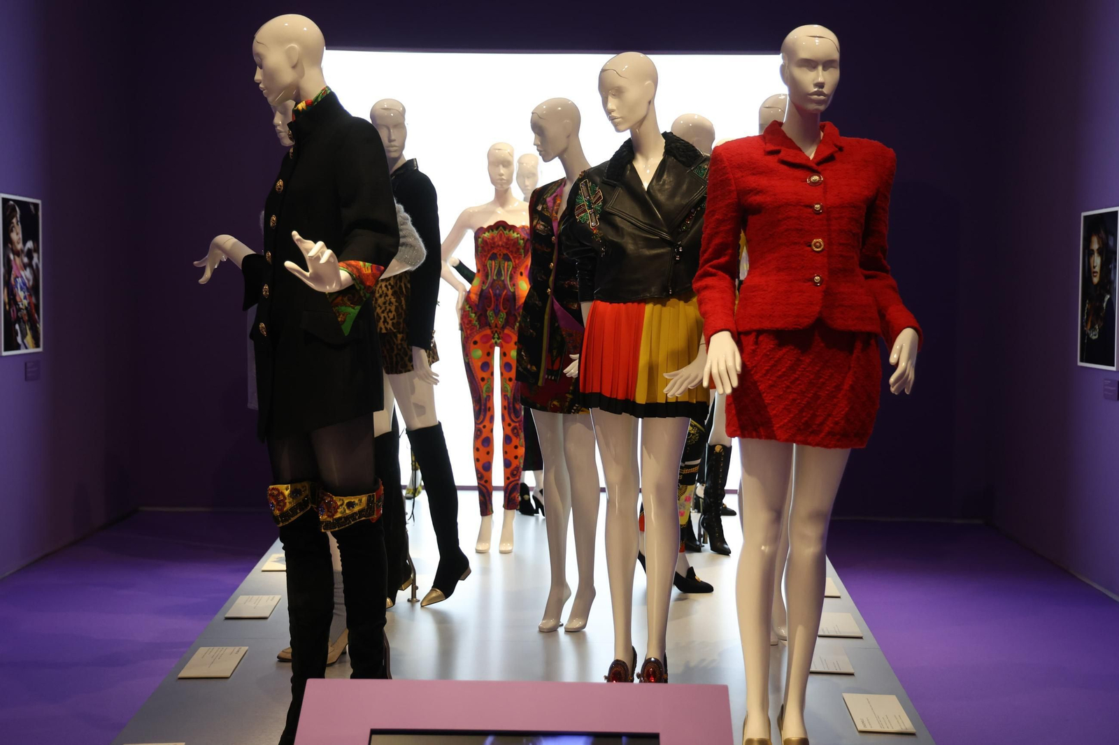 Todos los detalles de la exposición de Versace en Málaga, en imágenes