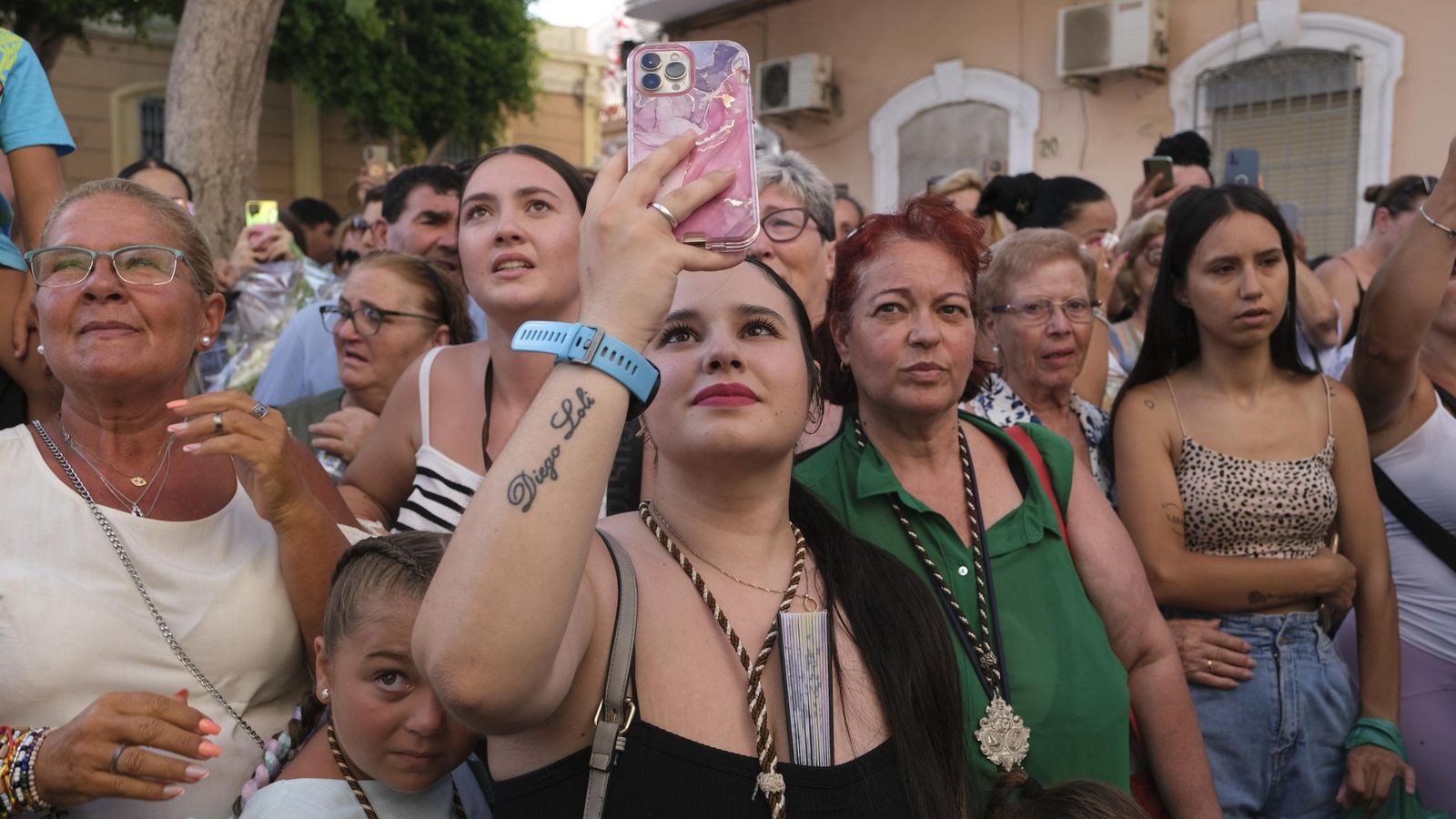 Cientos de personas acompañaron a la Virgen del Carmen.
