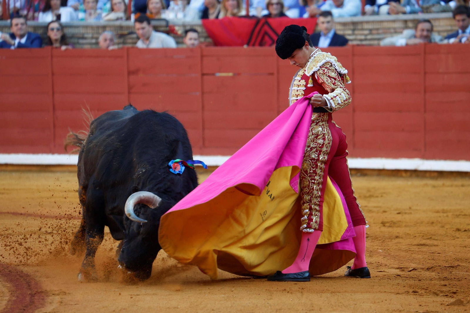 Manuel Román, Juan Ortega y Roca Rey, en la plaza de toros de Córdoba