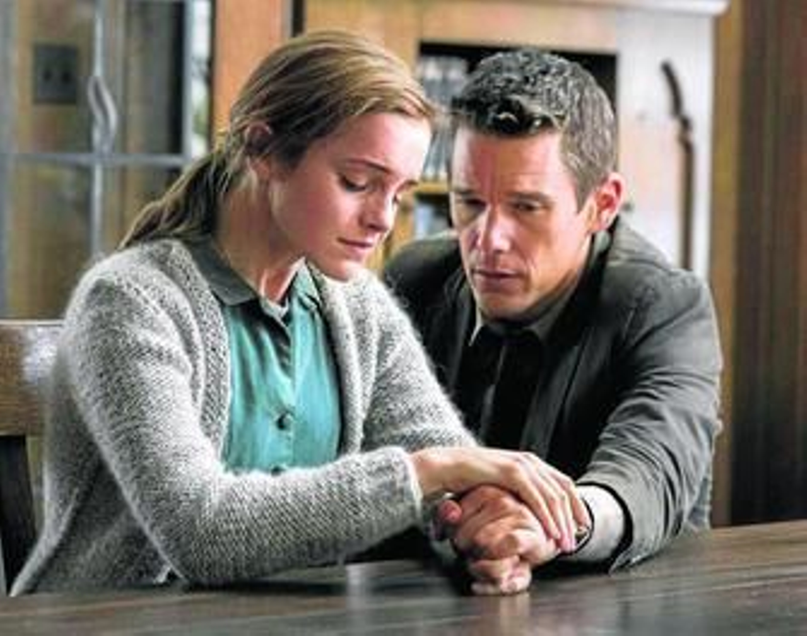 Emma Watson y Ethan Hawke, en una escena de 'Regresión'.