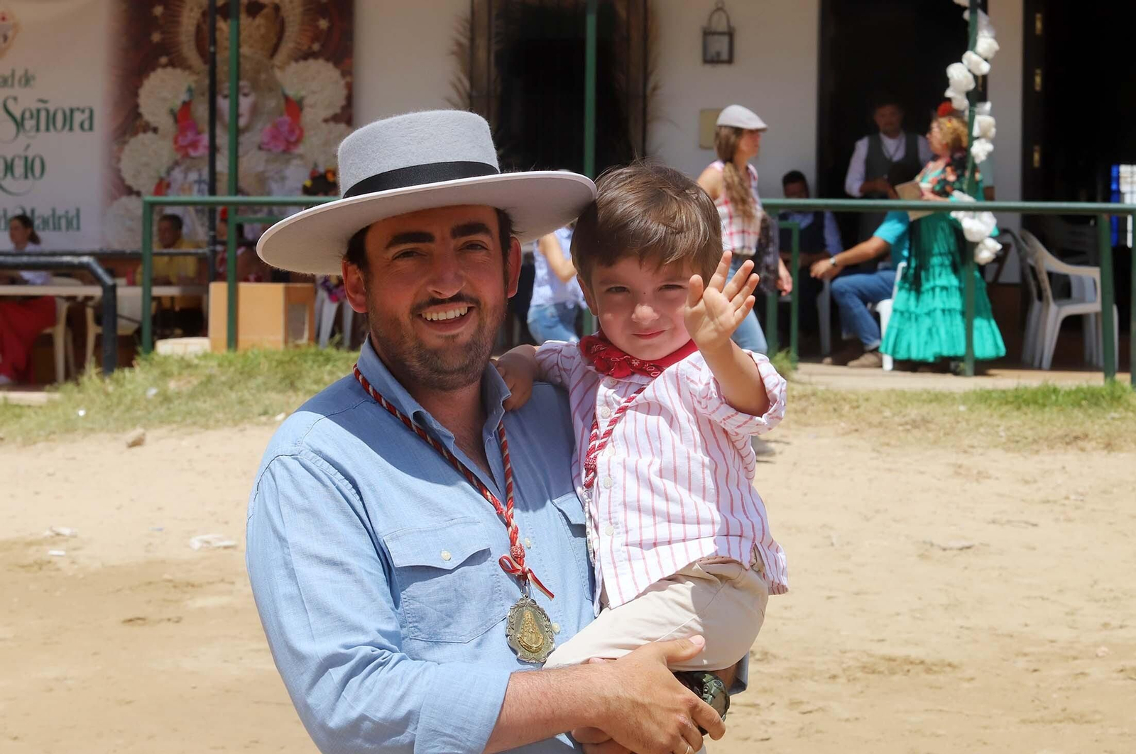 Imágenes del ambiente El Rocío y en Casas de Hermandades