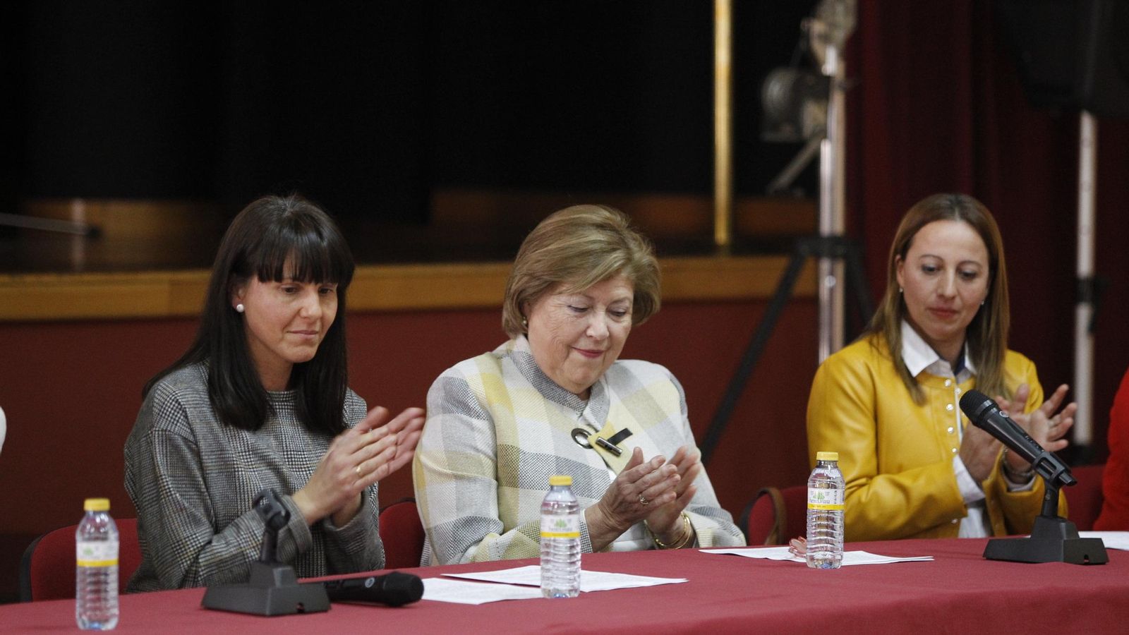 Dolores Martínez, María Teresa Rodríguez y Celia López, durante la mesa redonda
