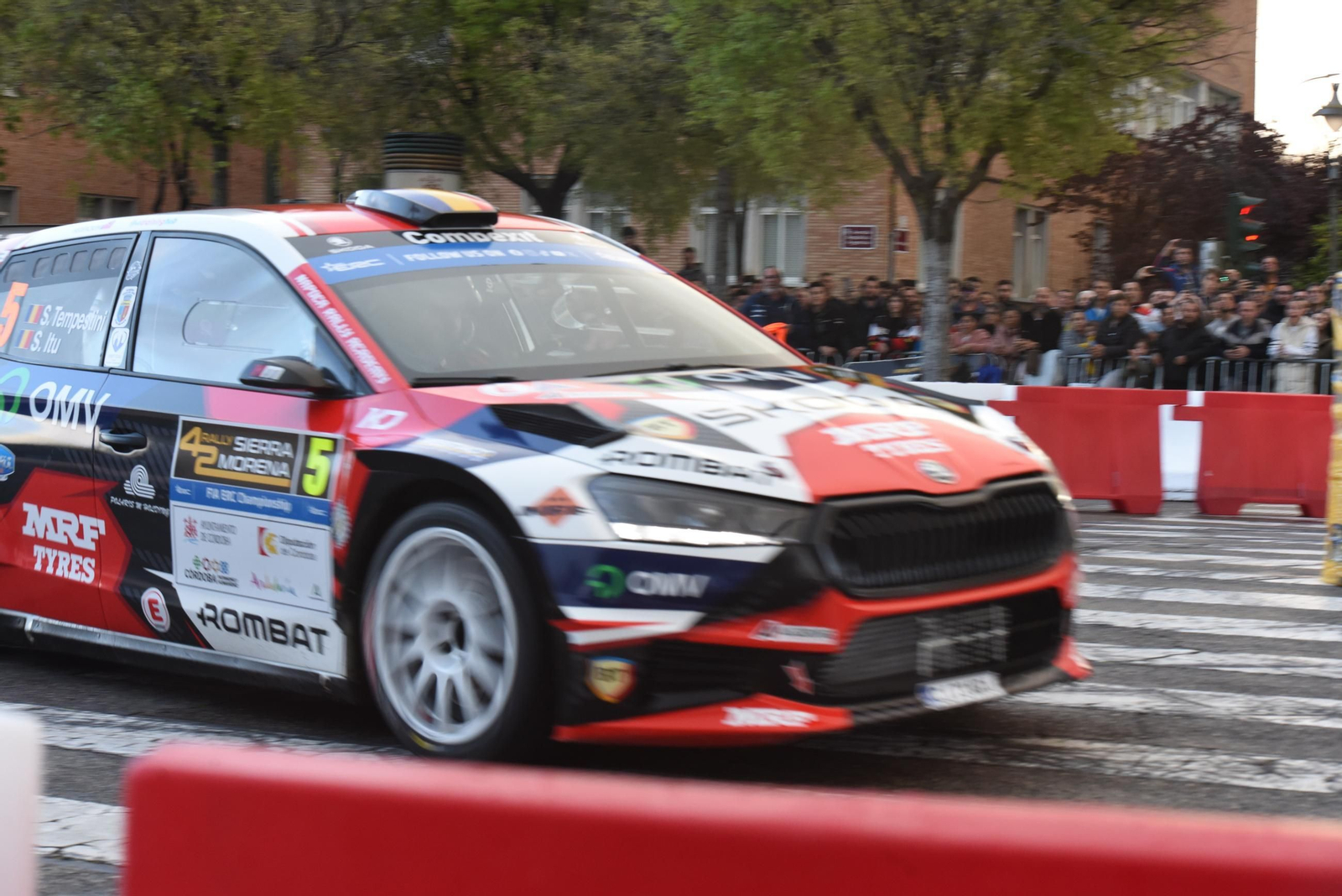 Las mejores fotos del espectacular tramo urbano del Rallye Sierra Morena 2025