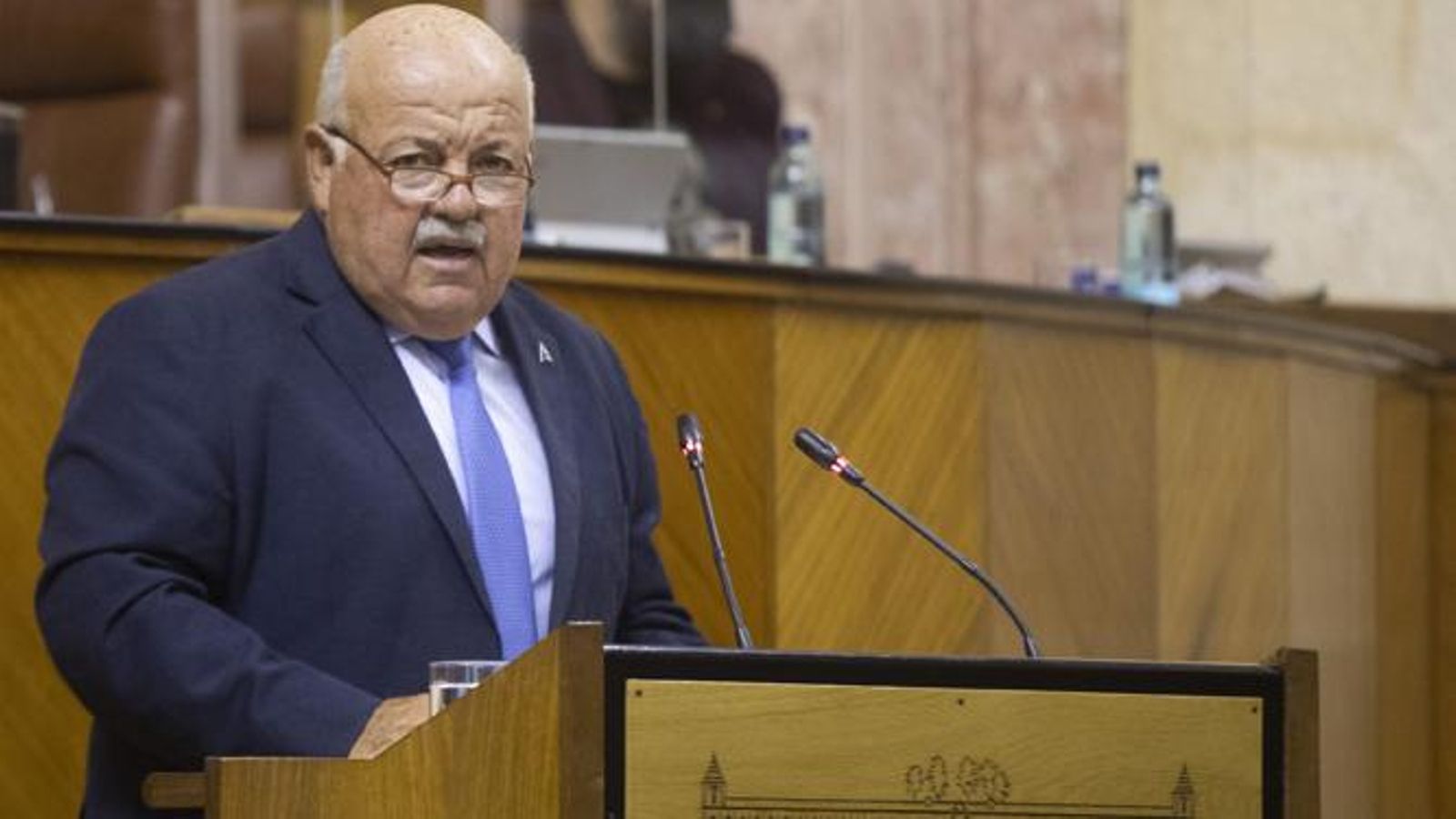 El consejero de Salud y Familias, Jesús Aguirre, este miércoles en el Parlamento de Andalucía.