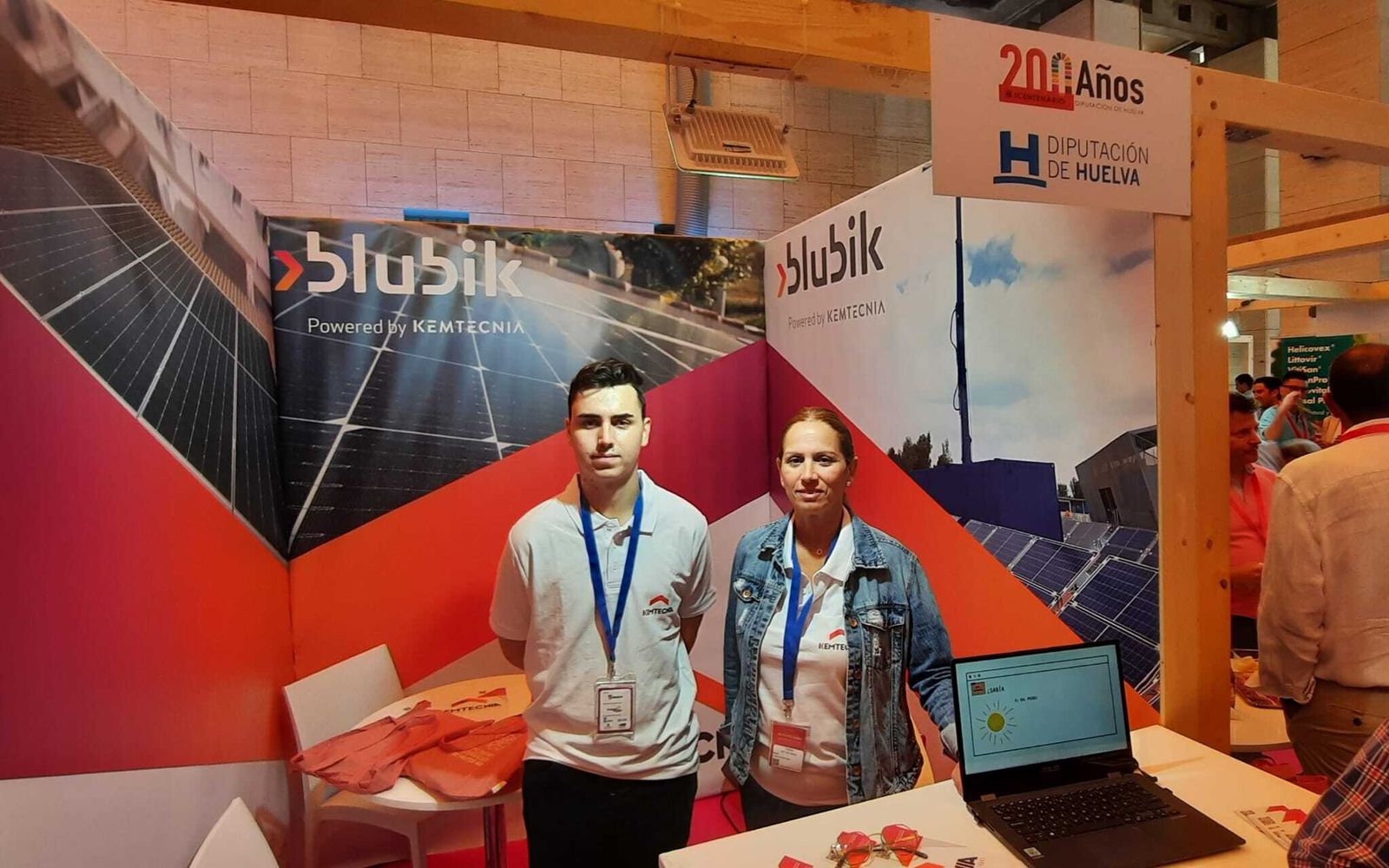 Más de medio centenar de empresas participan en el Congreso de Frutos Rojos