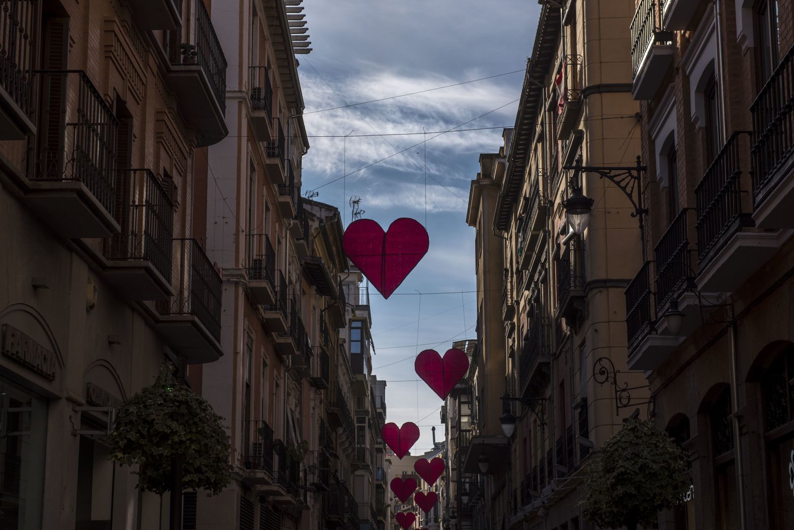 Granada se llena de corazones