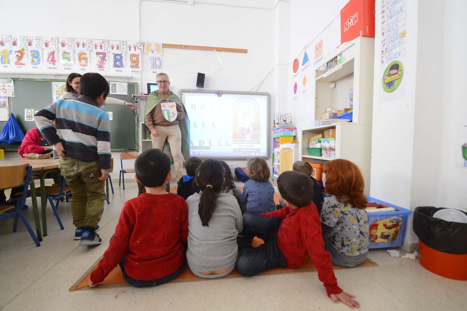 Alumnos en una clase del CEIP Celestino Mutis de la capital gaditana.