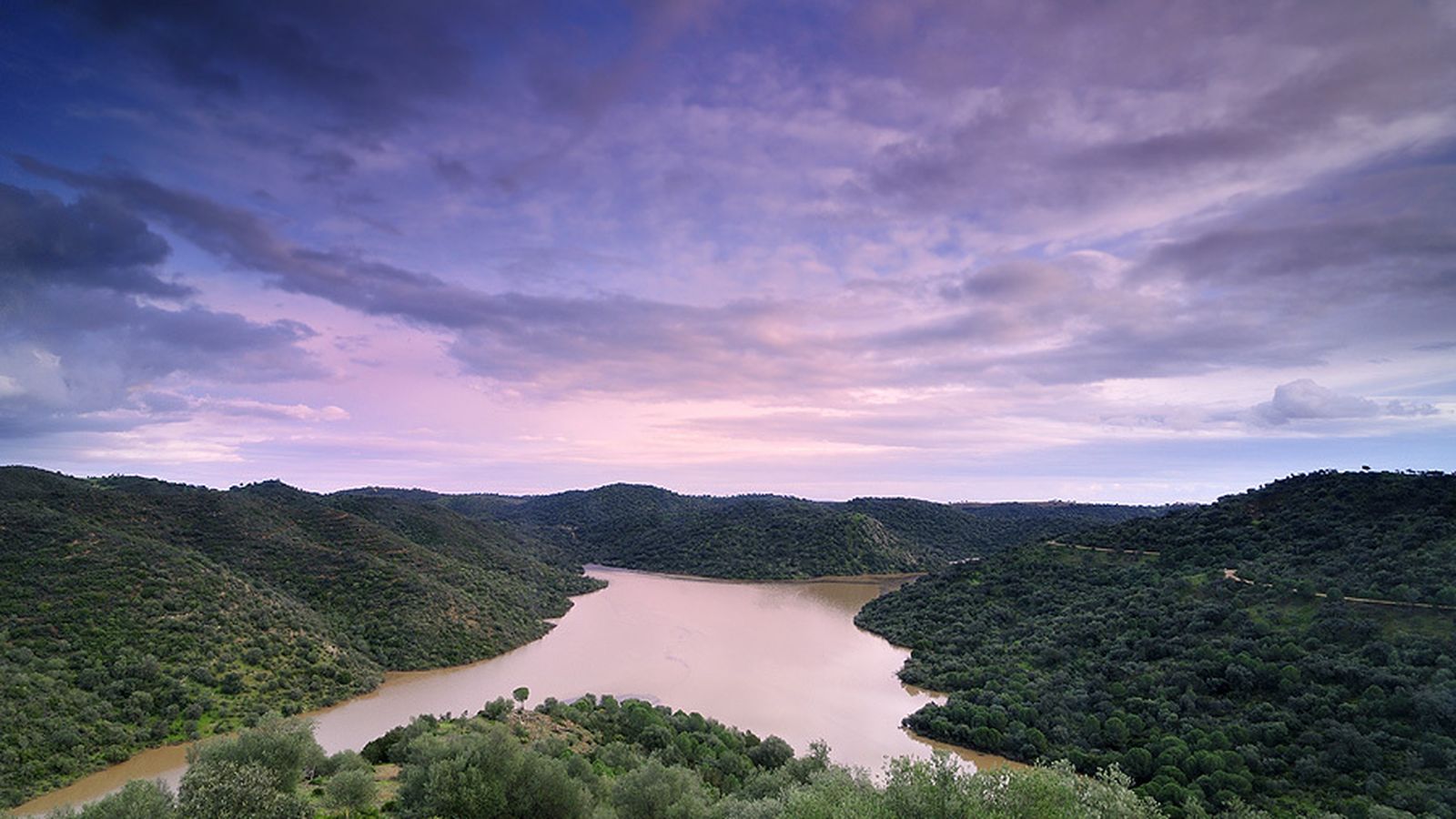 Lagos del Serrano, paraje enclavado en la Ruta del Agua.