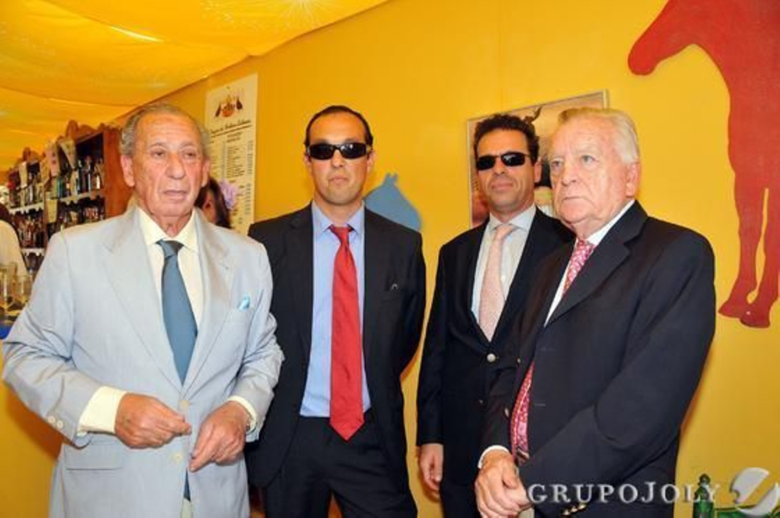 El doctor Carmelo Delfín López, Federico Joly y los doctores Carmelo Delfín Martínez de Salazar y Felipe Garrido en la caseta de este periódico.

Foto: Manuel Aranda