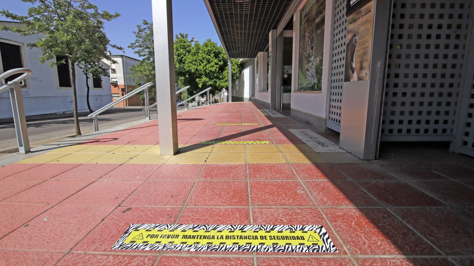 Acceso al Zoobotánico de Jerez.