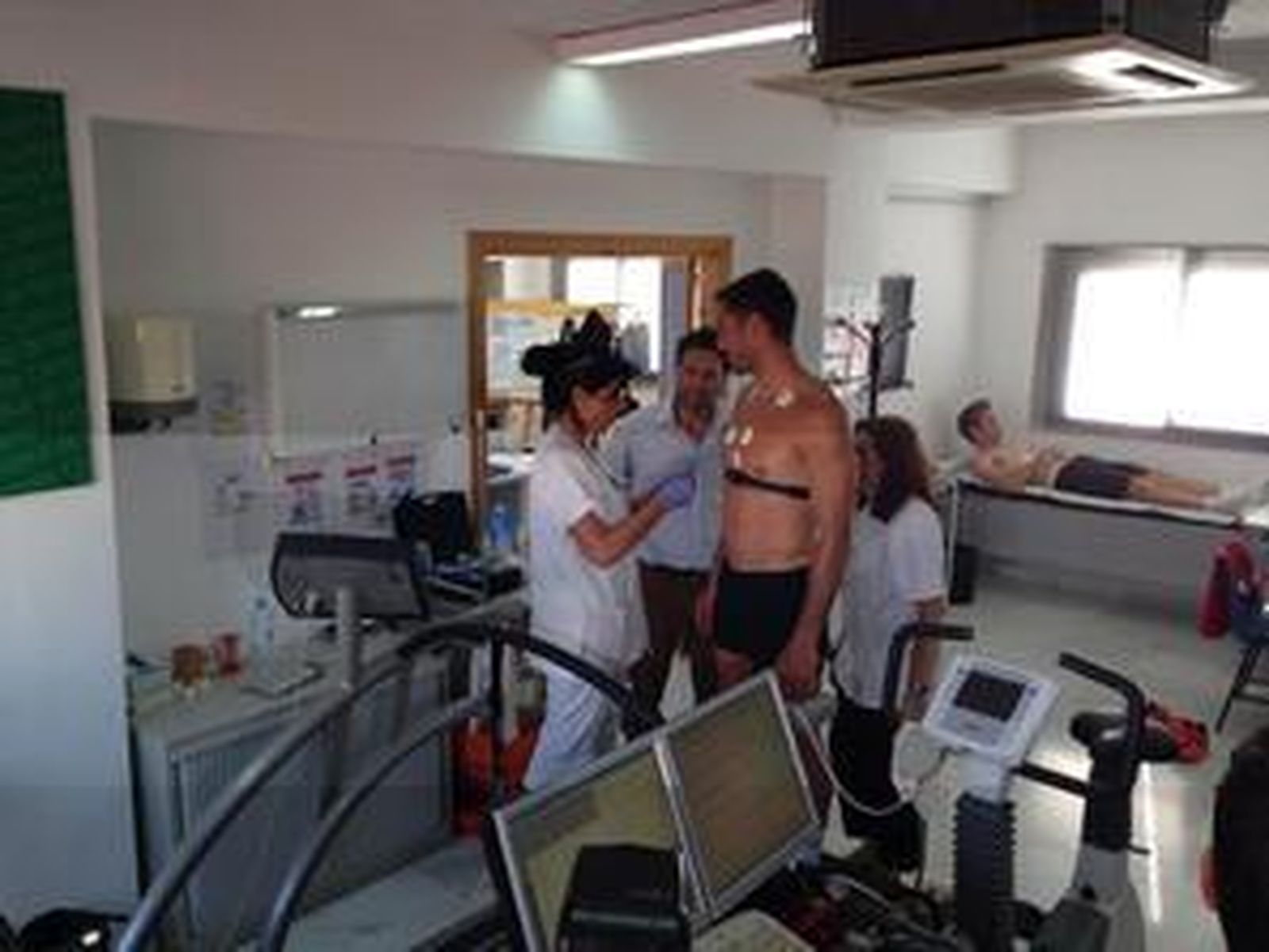 El Centro Andaluz de Medicina del Deporte realiza el reconocimiento médico a la UD Almería