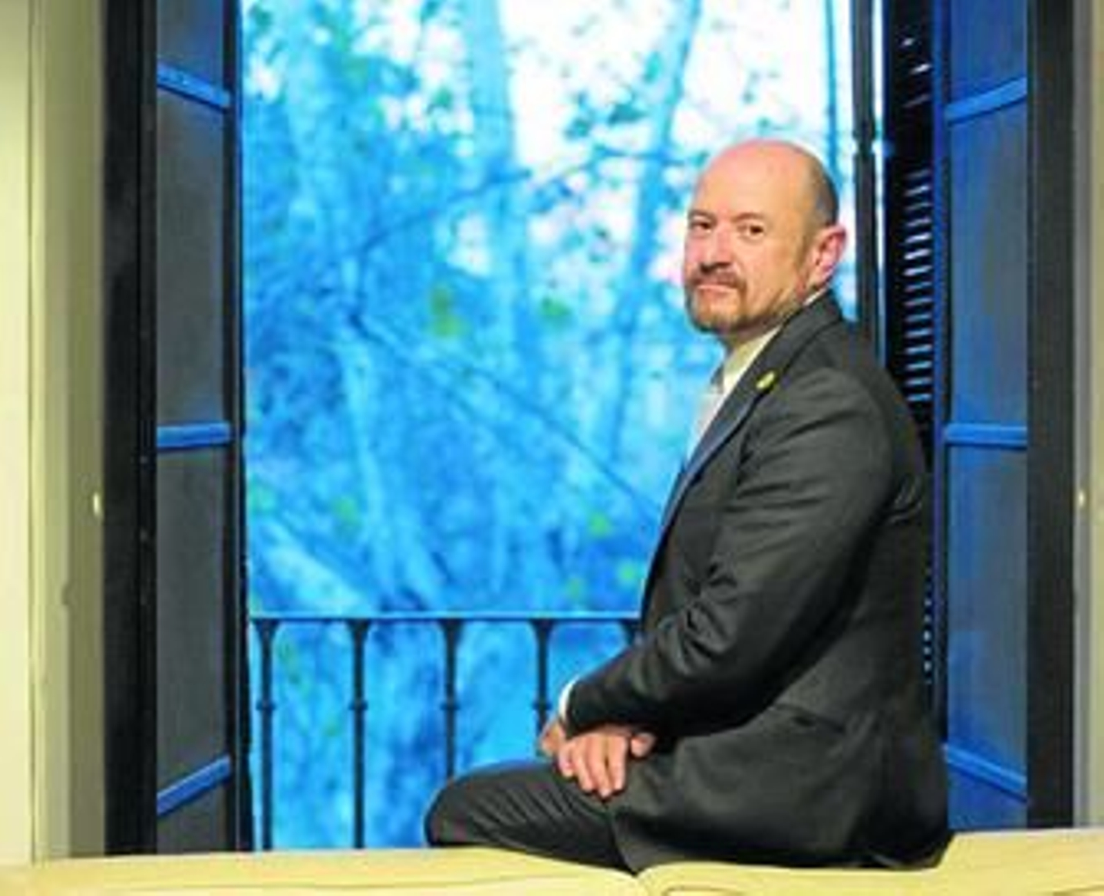 Carlos Urroz, fotografiado en la Fundación Valentín de Madariaga de Sevilla.