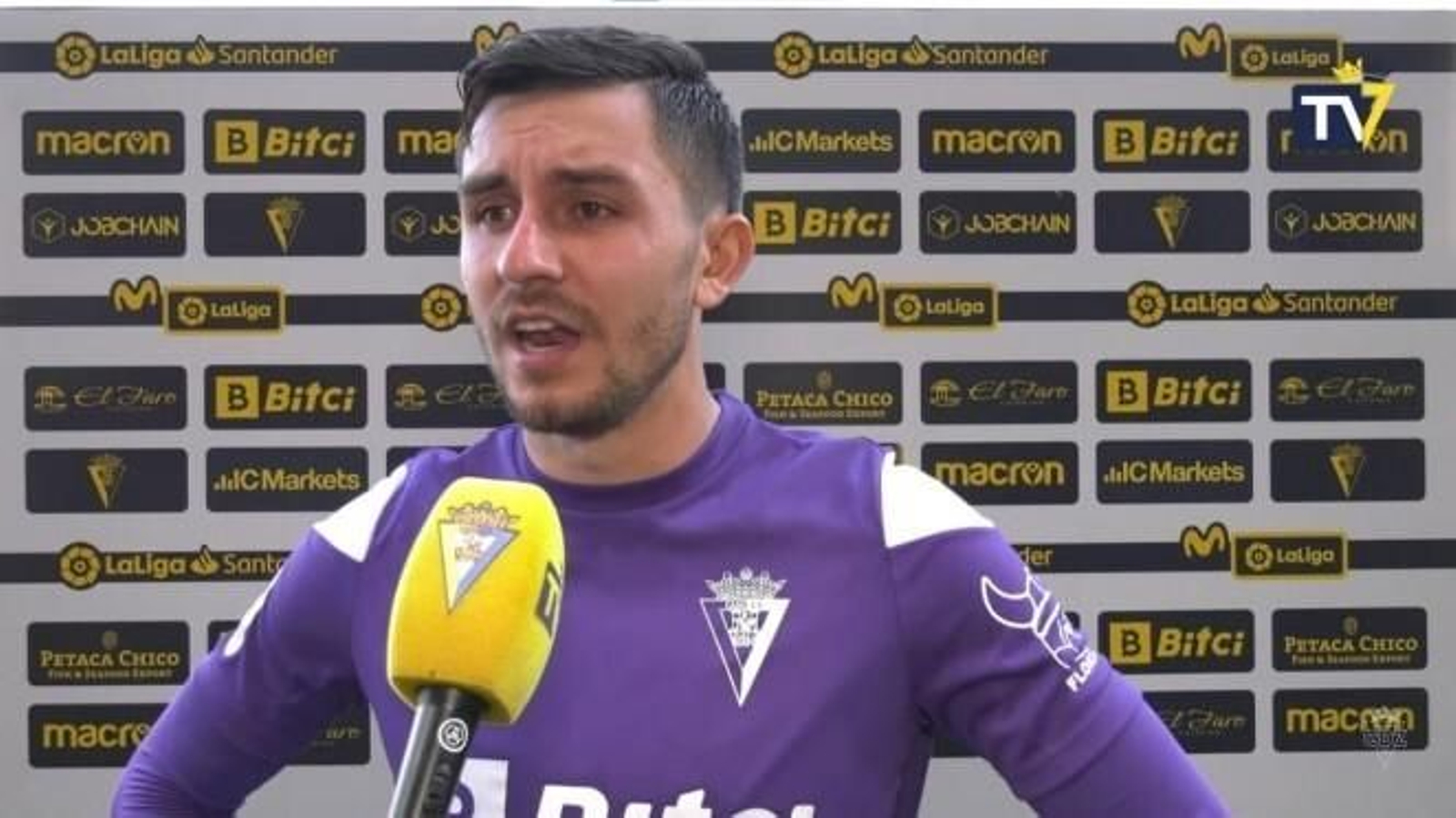 Víctor Chust, zaguero del conjunto amarillo.