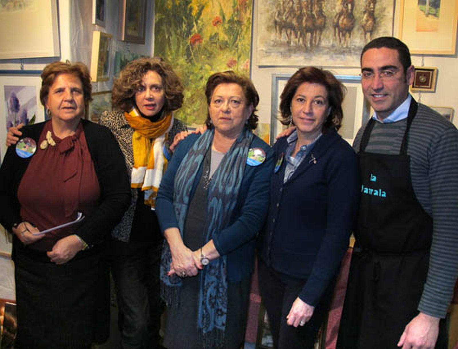 Los pintores Silvia Sáez, Pilar Arana, Bibiana Rodríguez, Gabriela Scheffler y Chema Rodríguez, en ‘El Rincón de los Pintores’.

Foto: Victoria Ramírez