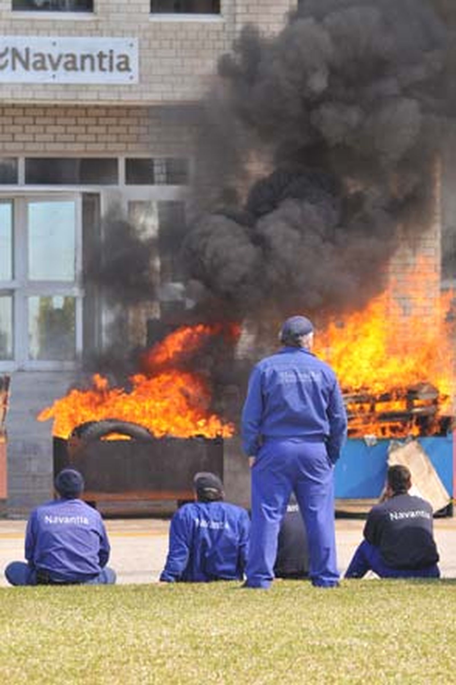 Empleados de Navantia Puerto Real ocupan las oficinas de la dirección durante una hora