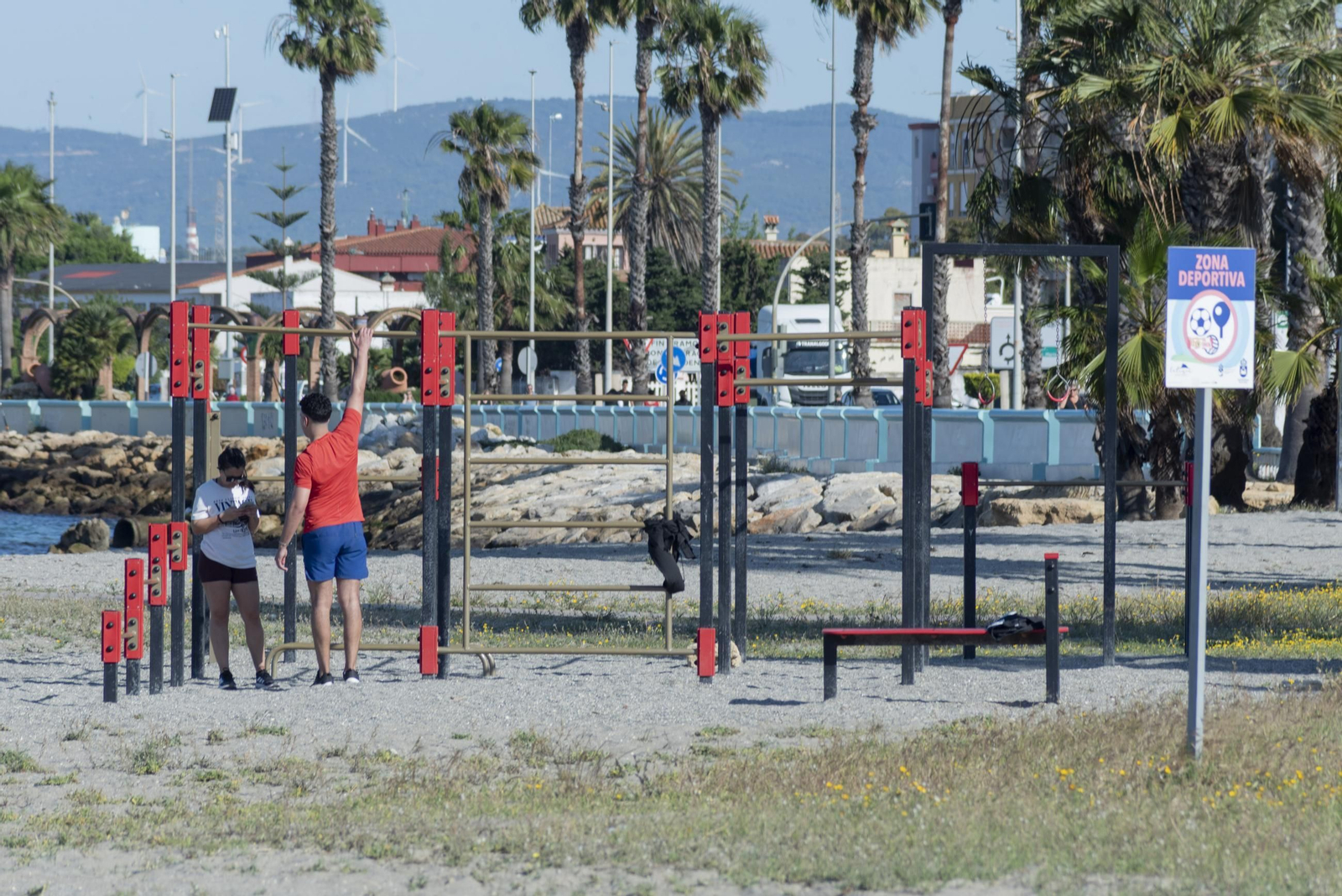 Fotos de gente practicando deporte al aire libre en La Línea