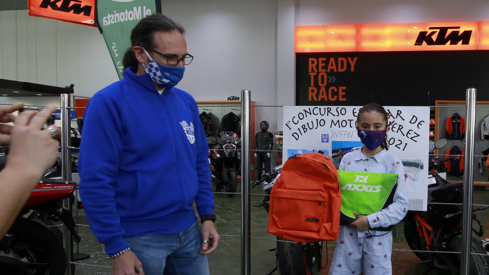 Entrega de premios en El Motorista del Concurso de Dibujo Escolar MotoGP.