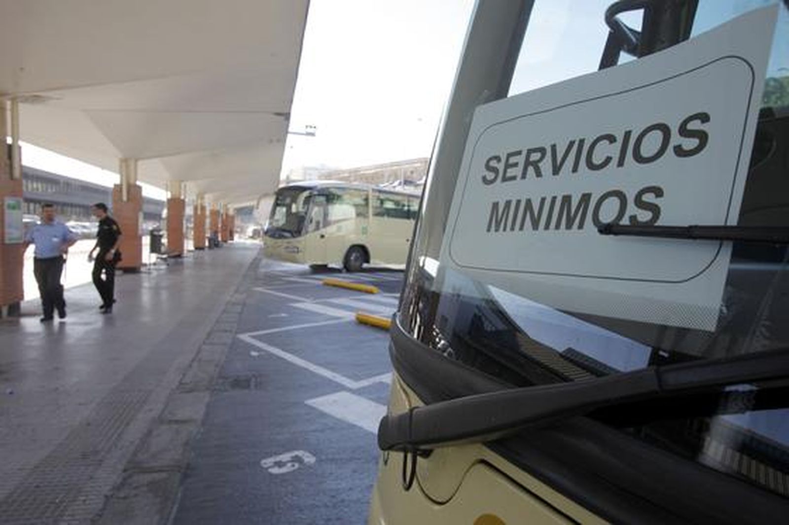 Los piquetes tomaron el centro de la capital desde primera hora de la mañana para impedir la apertura de comercios y empresas. /Jesús Marín