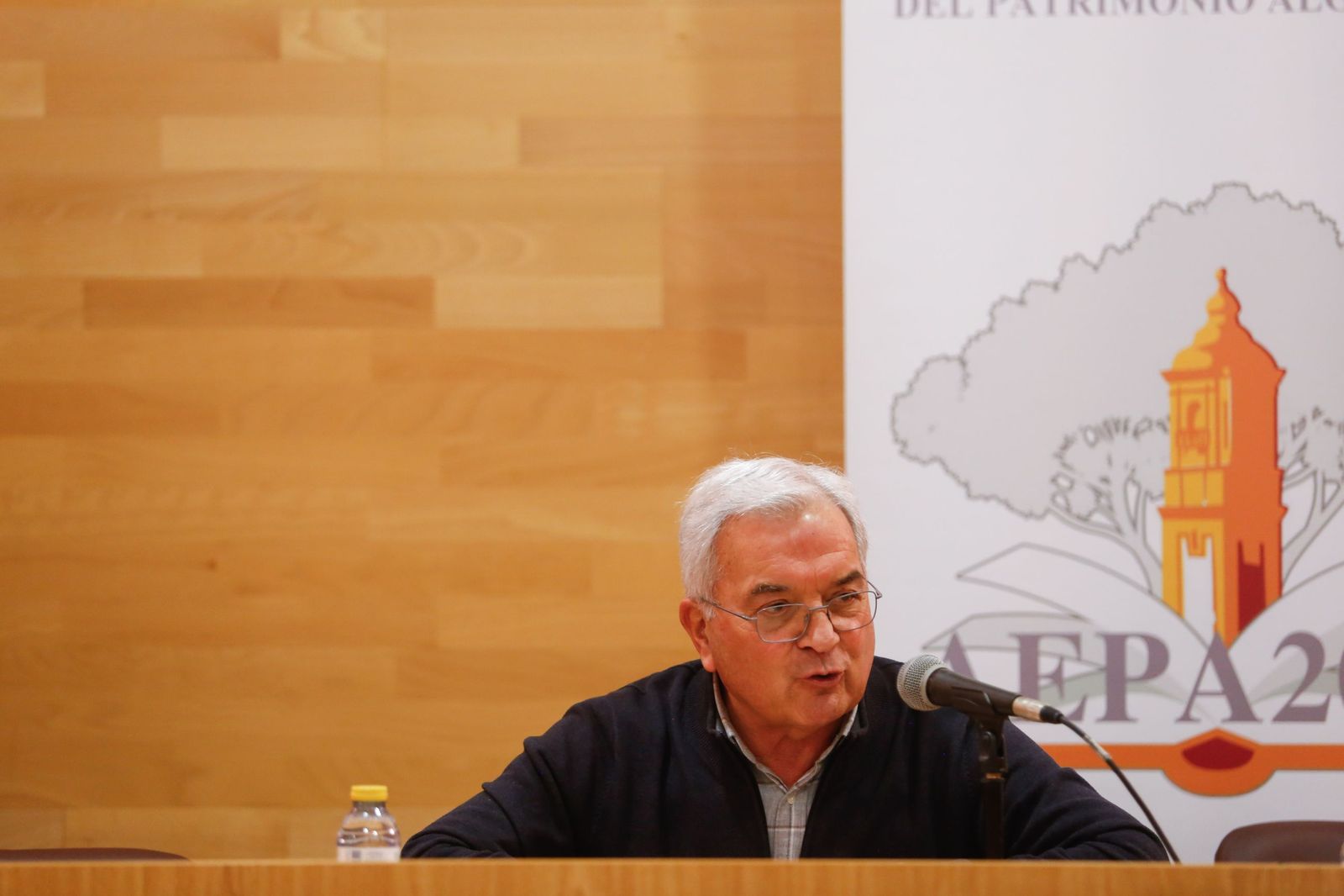 Conferencia del padre Pedro Gómez sobre Jesús de Nazaret, en imágenes