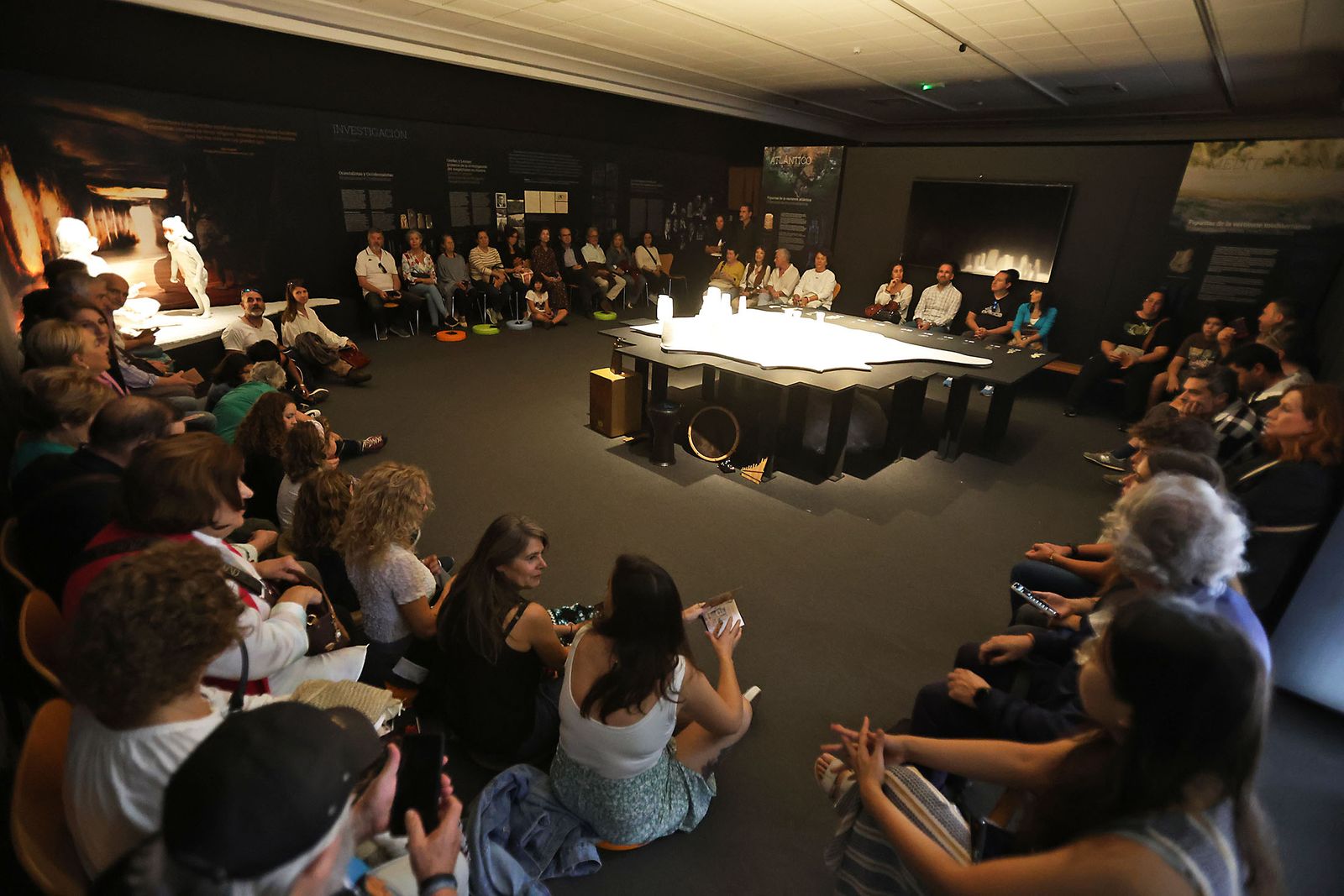 Imágenes de la clausura de la exposición 'Ídolos. Miradas milenarias desde el extremo suroccidental de Europa'