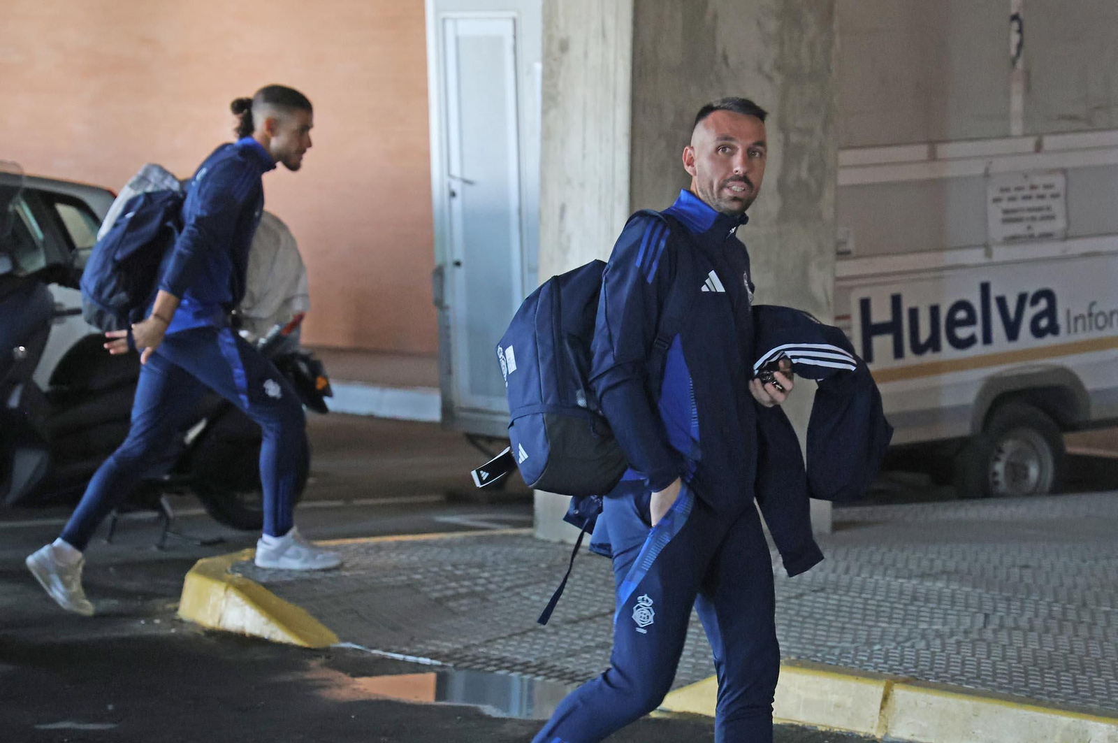 Imágenes de la salida en autobús del Recreativo de Huelva hacia Madrid