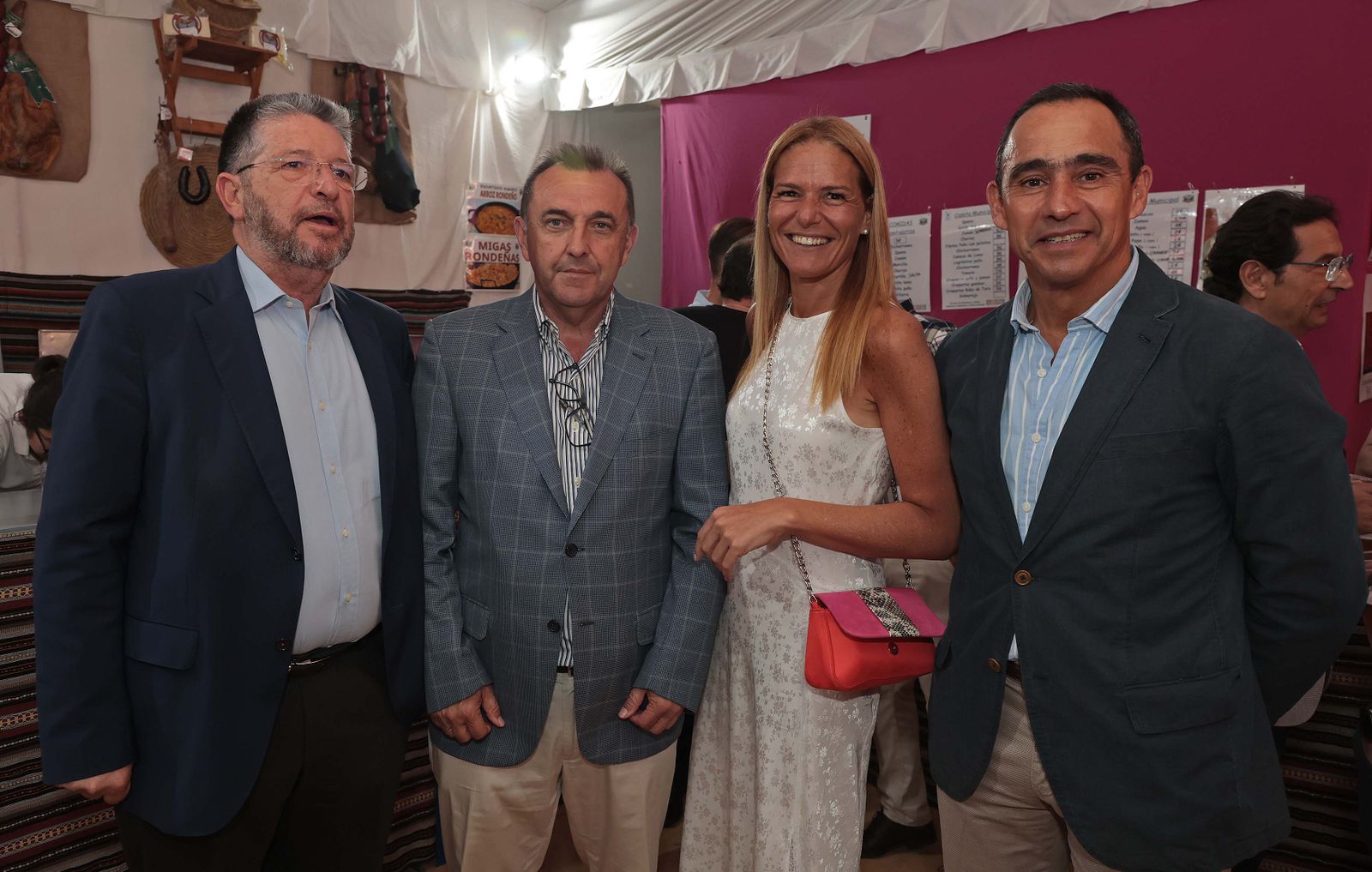 Imágenes de la copa de autoridades y medios de comunicación en la caseta municipal de la Feria Real de Algeciras 2024