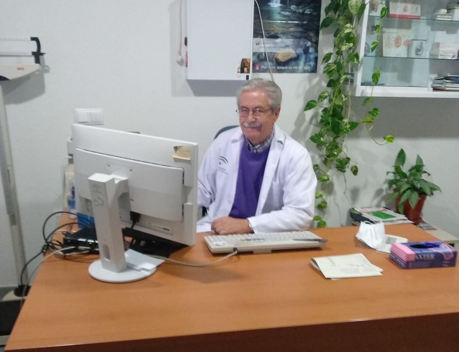 José Ponce Martín en consulta.