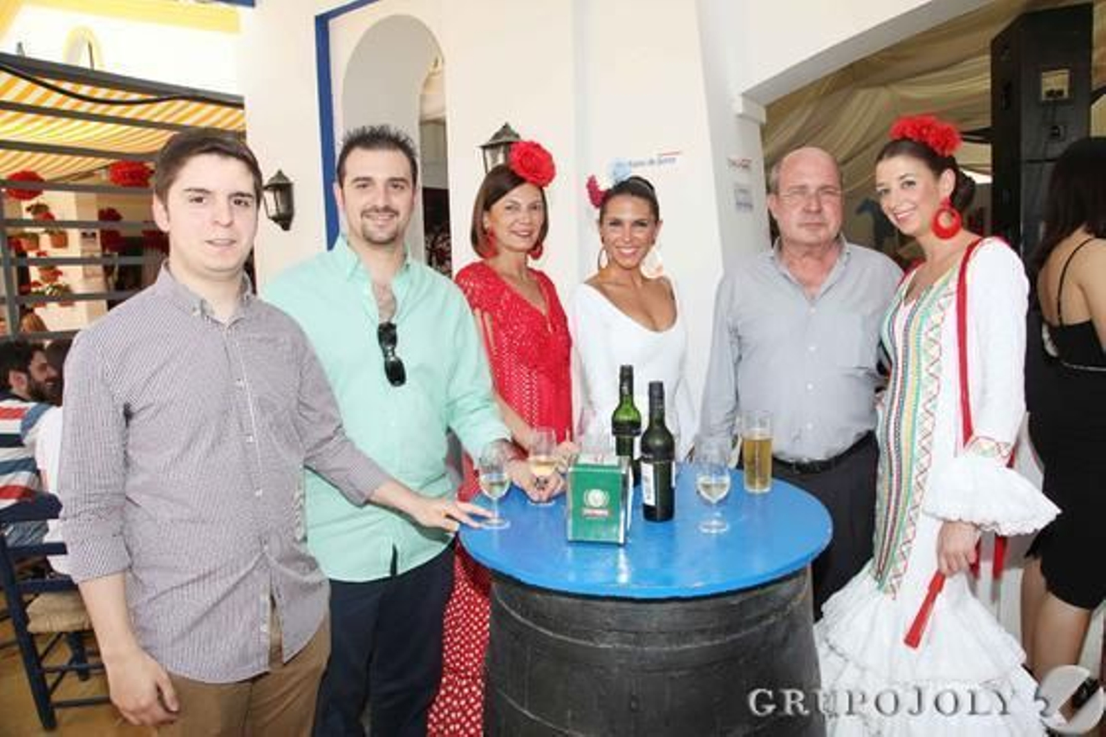 Carla Puerto, jefa de Cultura y Fiestas del Ayuntamiento, Paula de la Peña, Daniel y Pablo Alconchel, Irene Guerrero y Manuel de la Peña, ex director de Diario de Jerez.

Foto: Vanesa Lobo