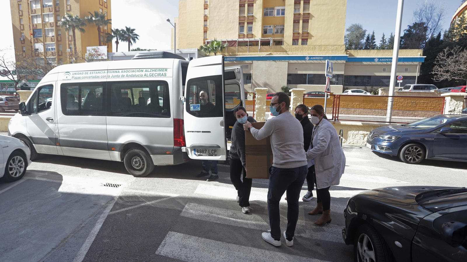 Fotos de la recogida solidaria para Ucrania en el centro Molokai de Algeciras