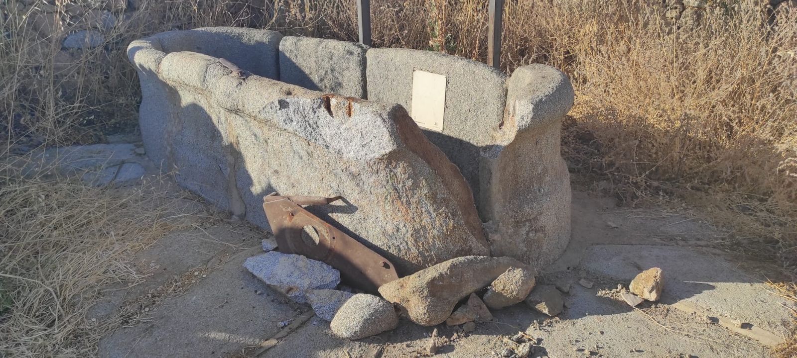 Uno de los pozos dañados.