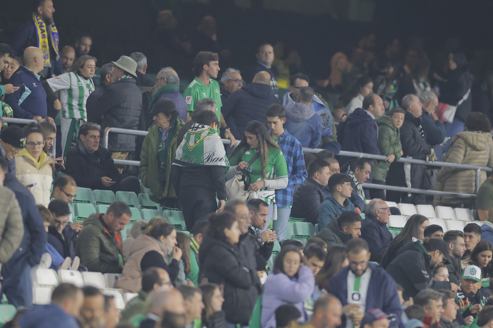 Búscate en las fotos del Betis-Las Palmas