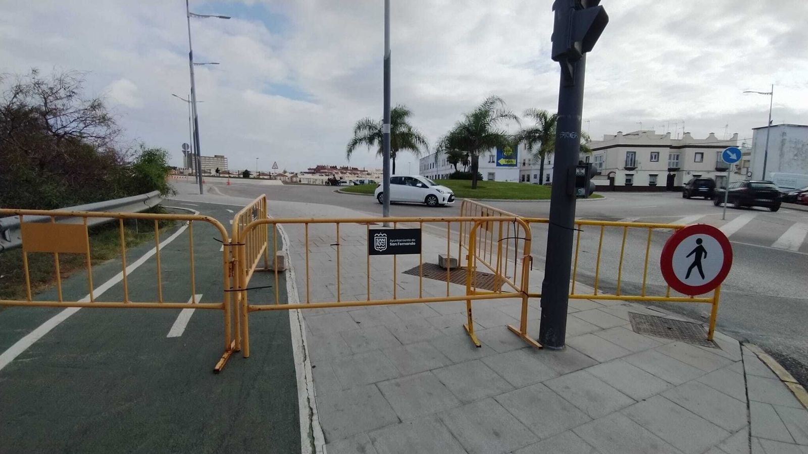 Uno de los carriles del puente de La Casería permanece cerrado.